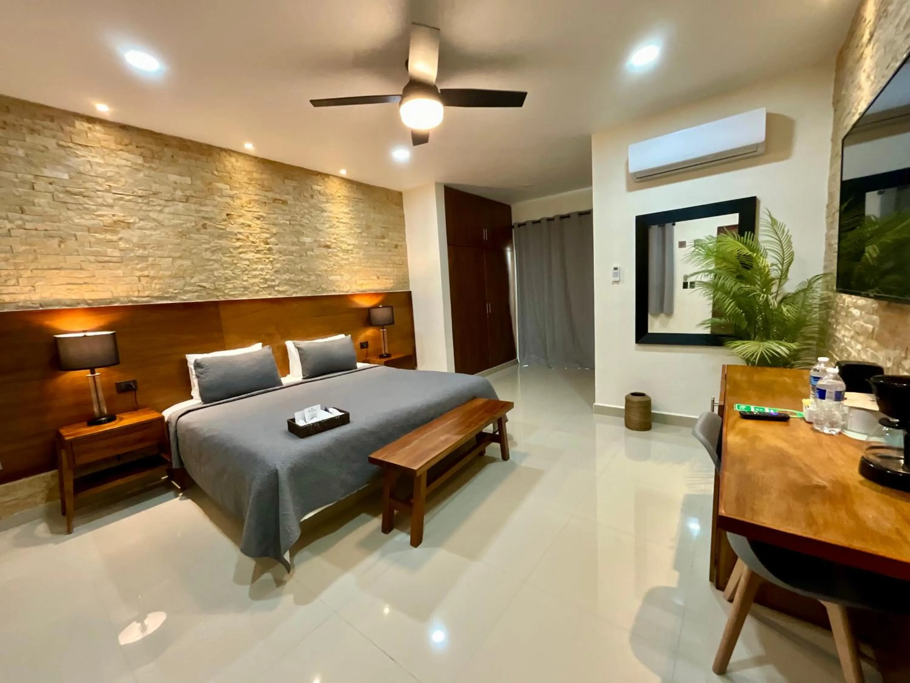 Photo of the whole room, Bed in El Zaguán Colonial by GuruHotel