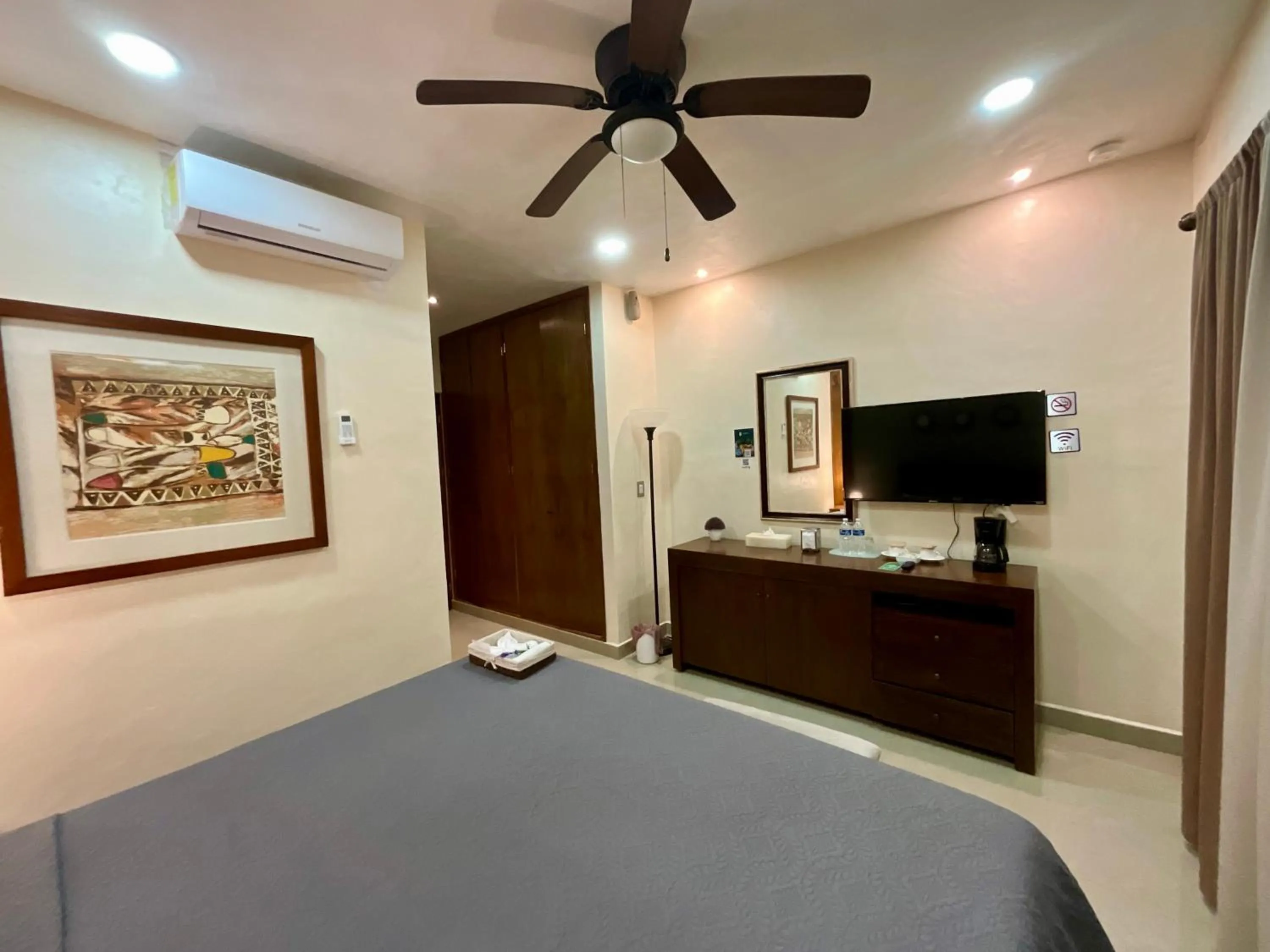 Bed in El Zaguán Colonial by GuruHotel