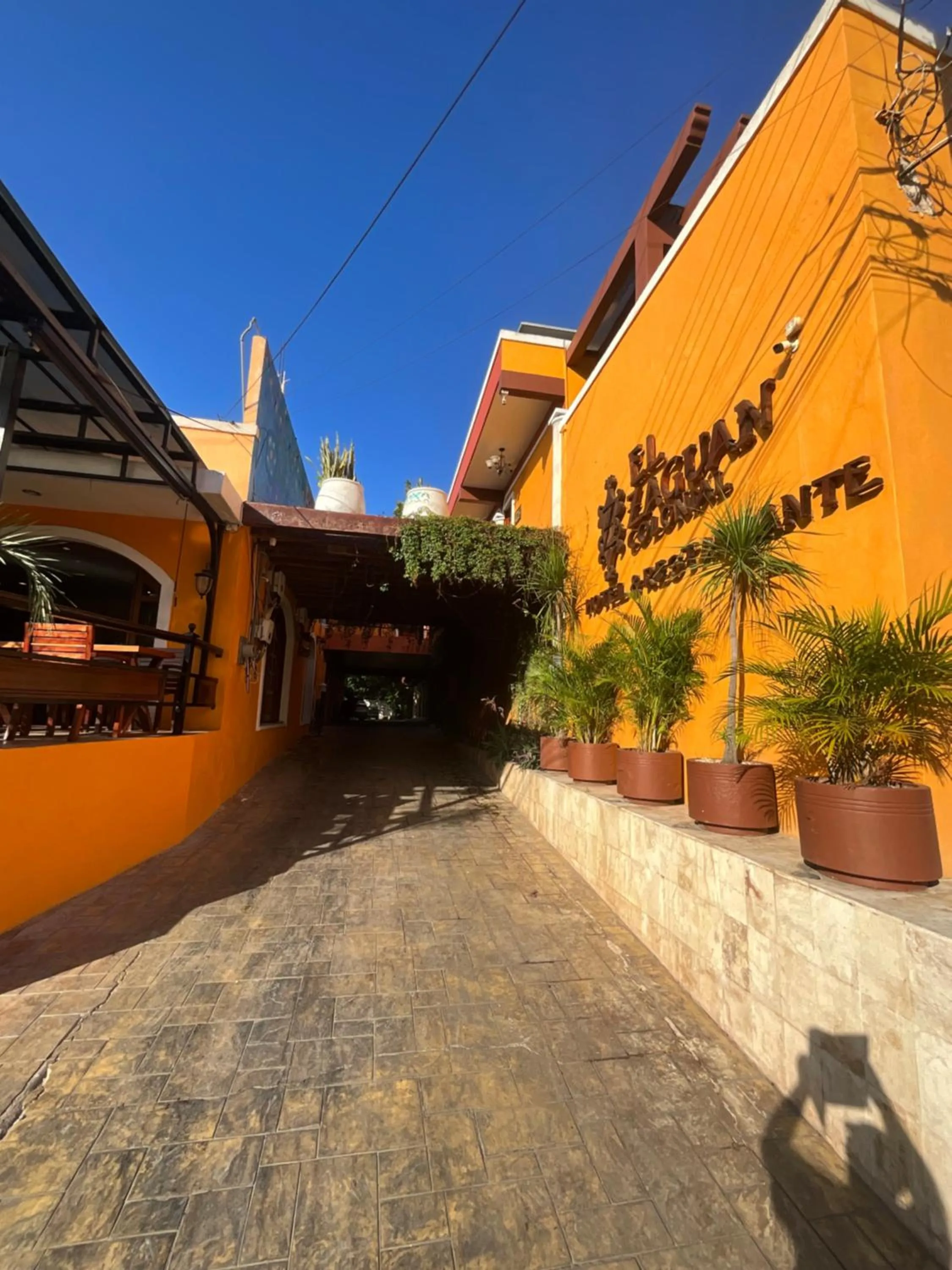 Property building in El Zaguán Colonial by GuruHotel