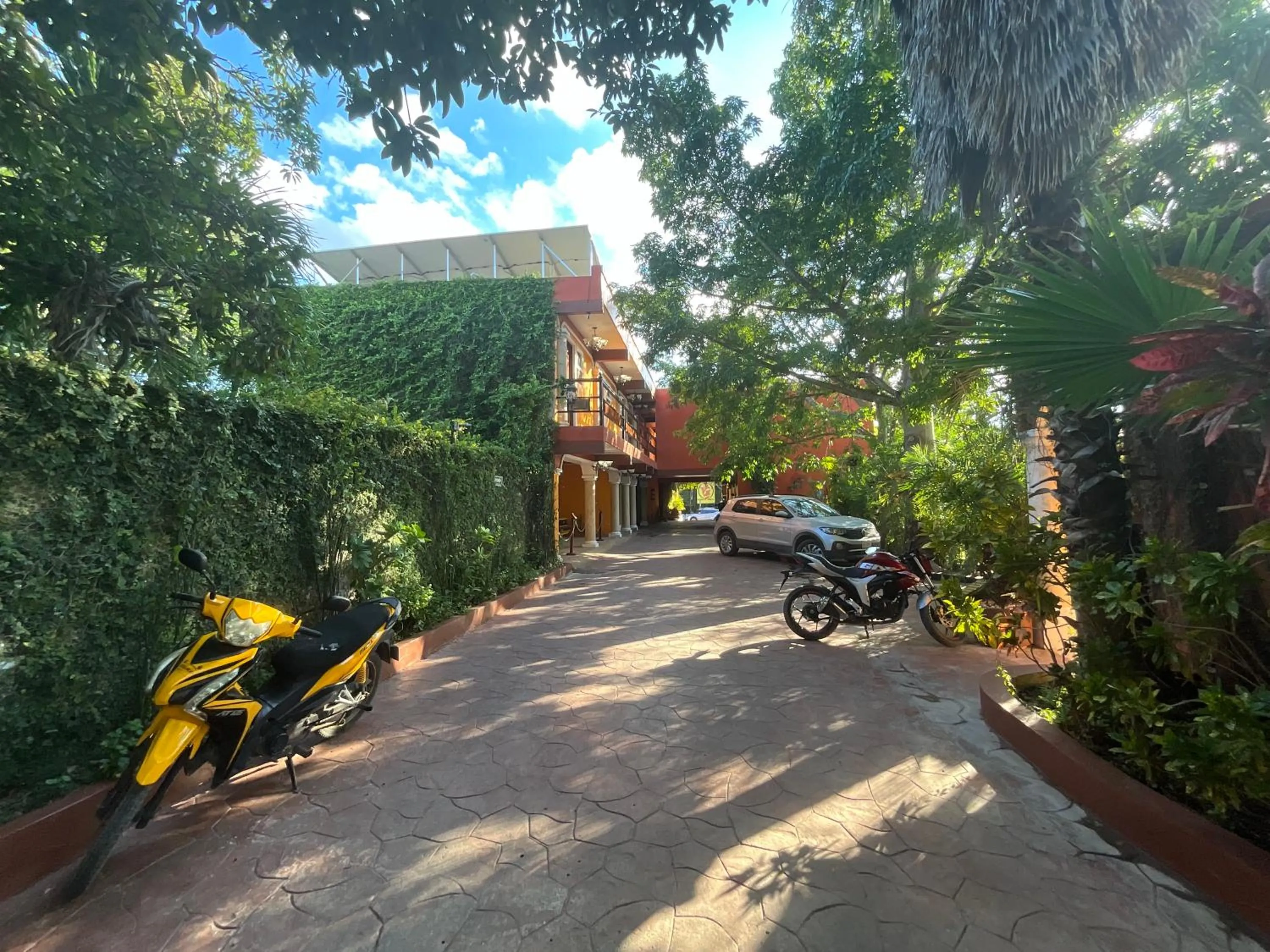 Property building in El Zaguán Colonial by GuruHotel