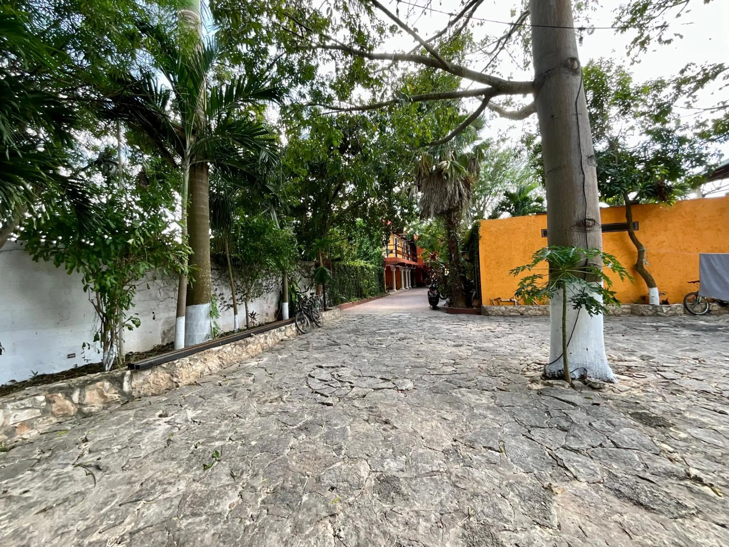 Parking in El Zaguán Colonial by GuruHotel