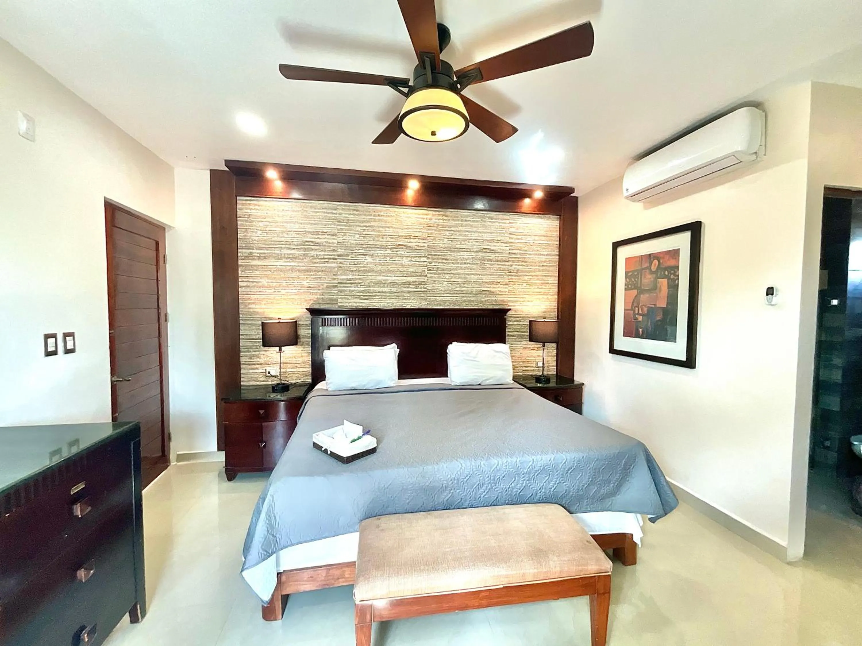 Bed in El Zaguán Colonial by GuruHotel