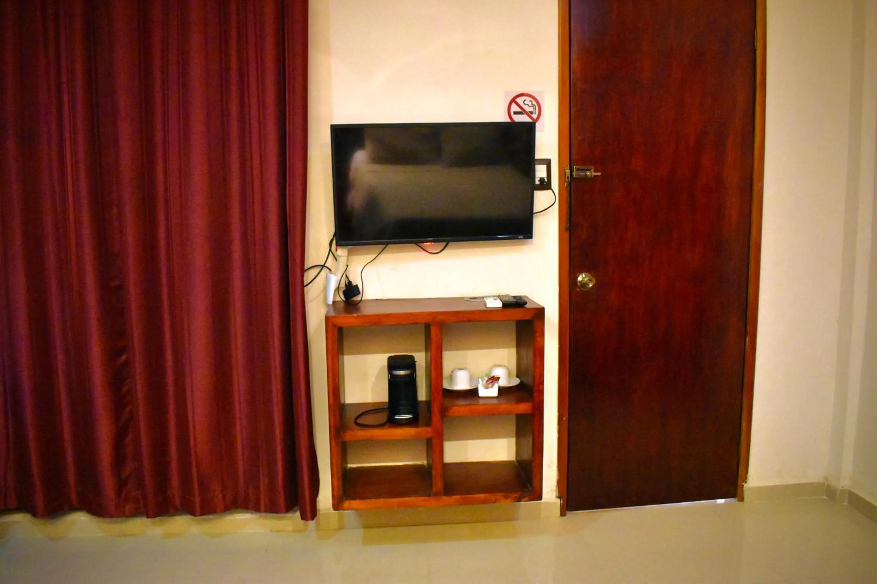 TV and multimedia in El Zaguán Colonial by GuruHotel