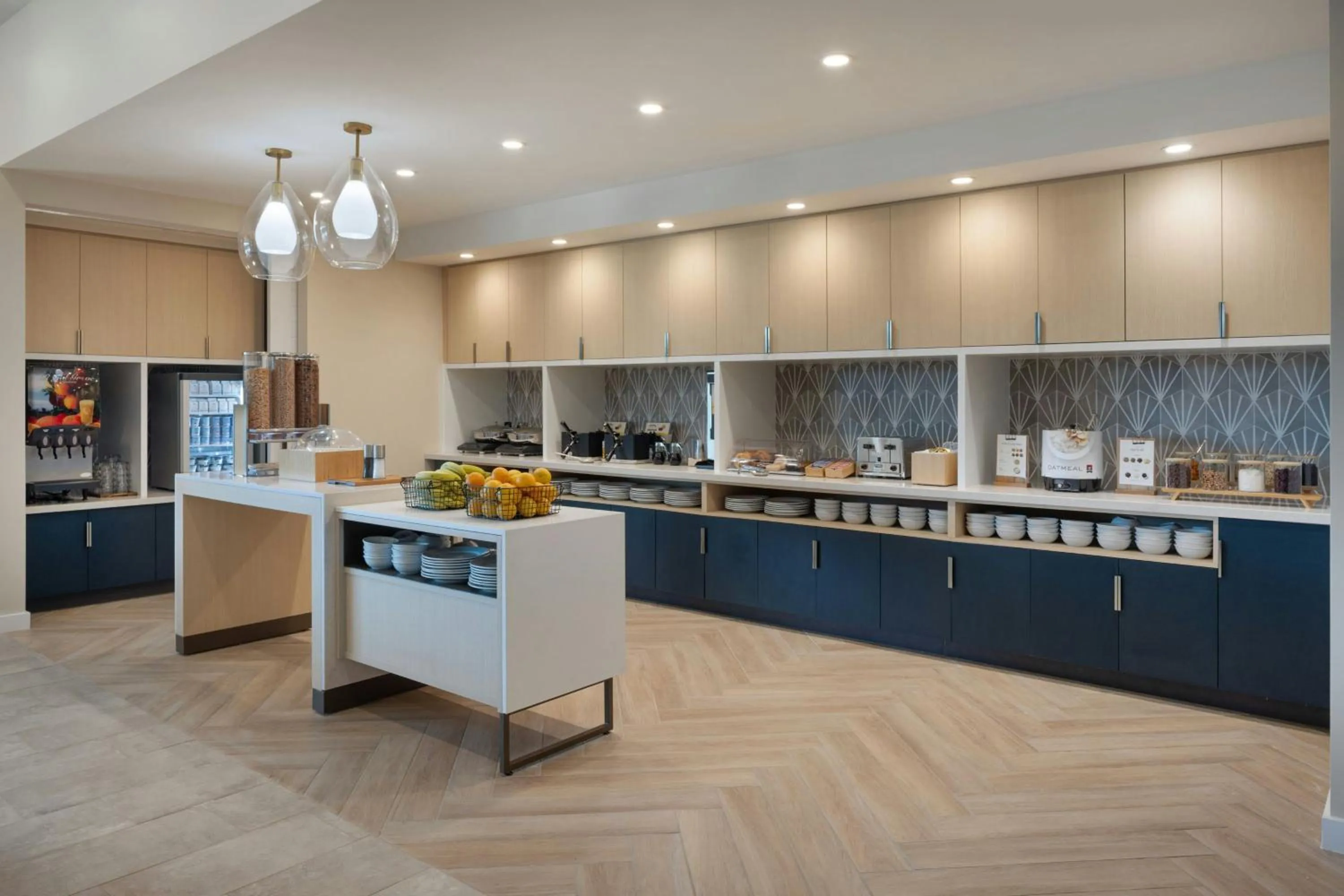 Breakfast in TownePlace Suites by Marriott Middleburg