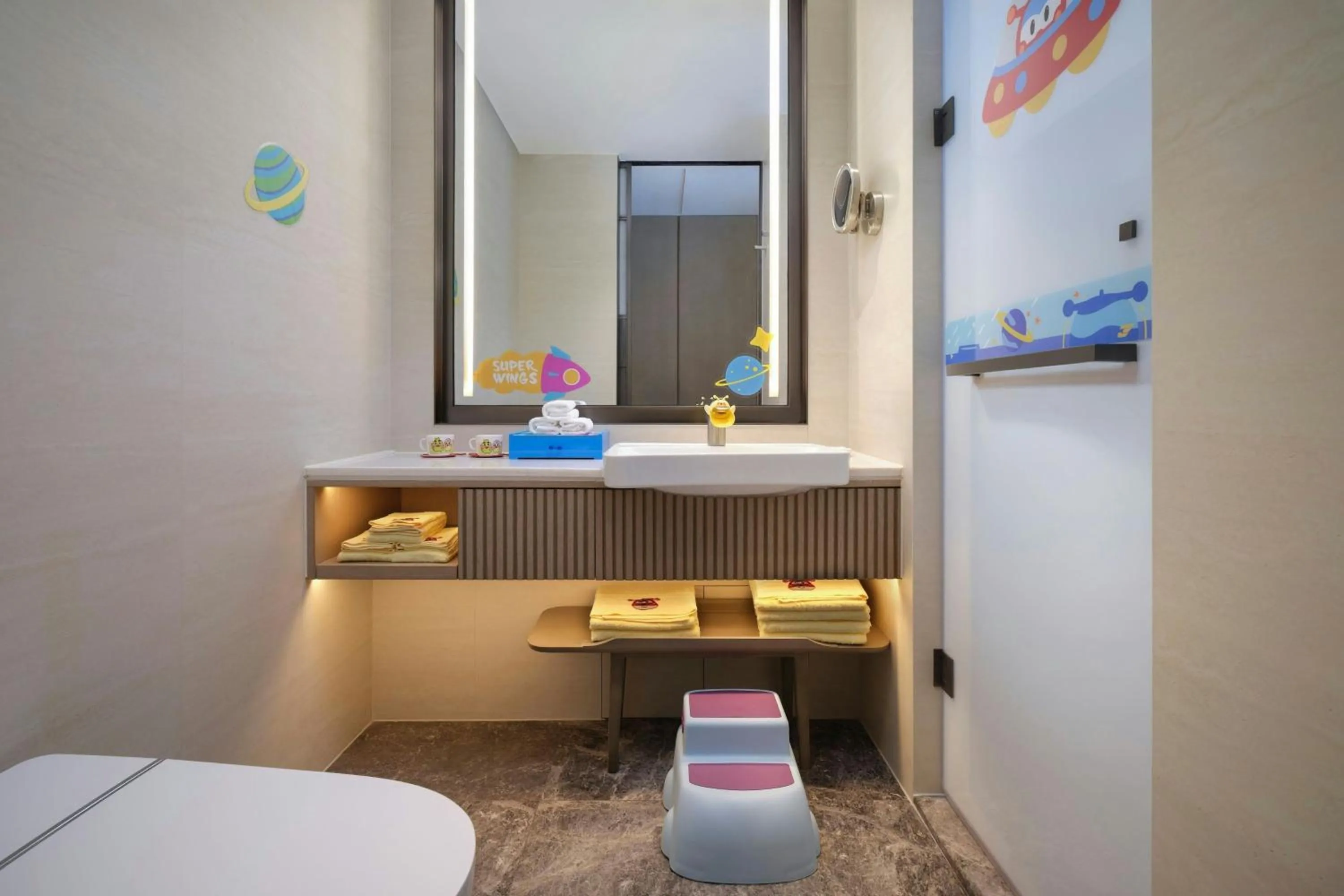 Bathroom, Bed in 库尔勒绿发万怡酒店