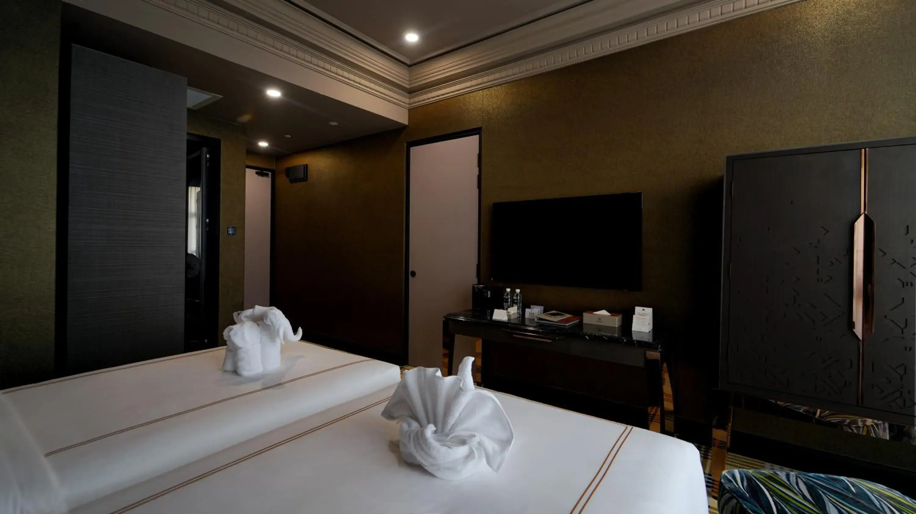 Deluxe Twin in 1969 D'Kelly Hotel Deluxe Twin in 1969 D'Kelly Hotel