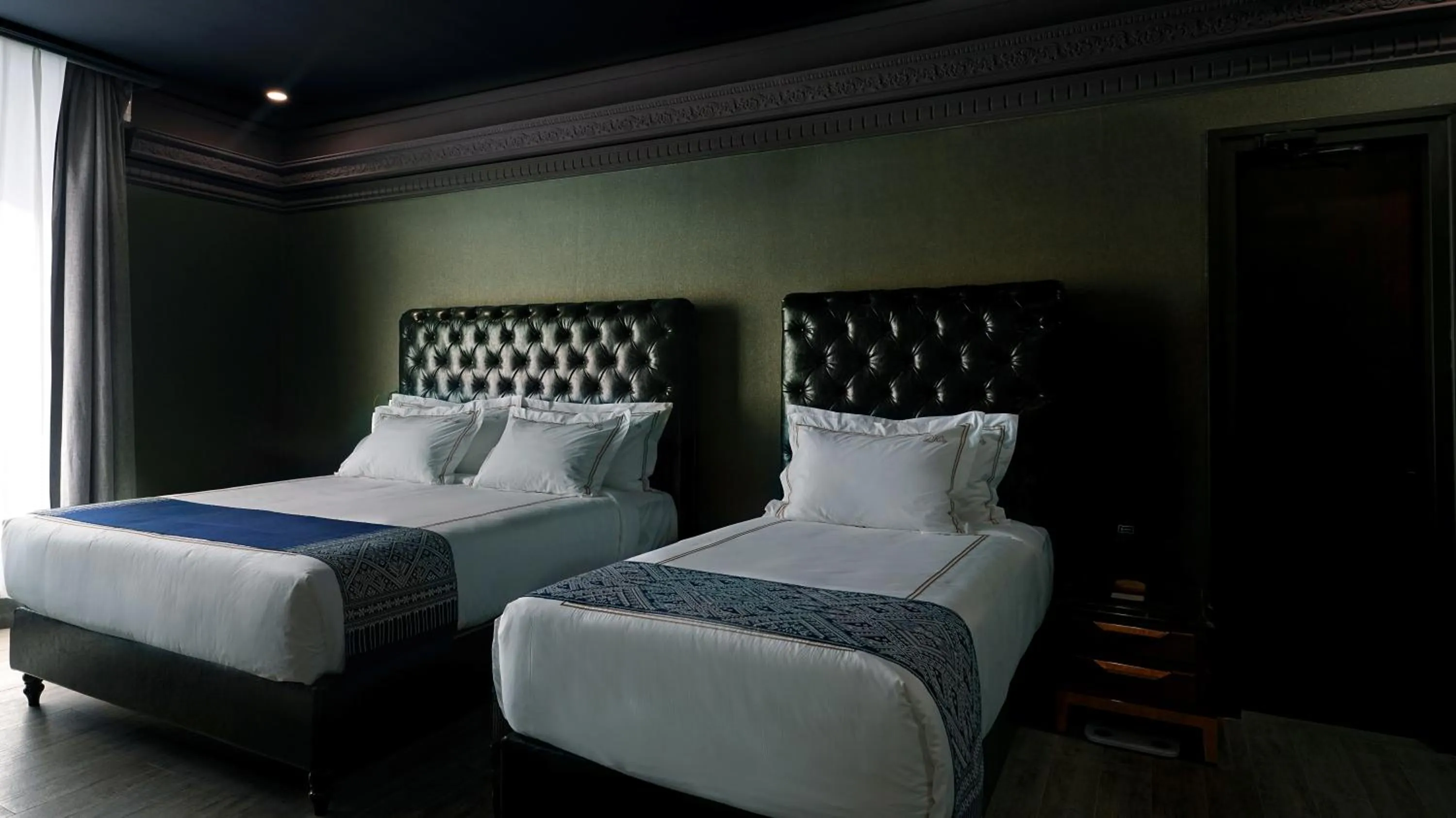 Bedroom, Bed in 1969 D'Kelly Hotel