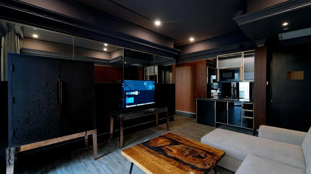 TV and multimedia in 1969 D'Kelly Hotel