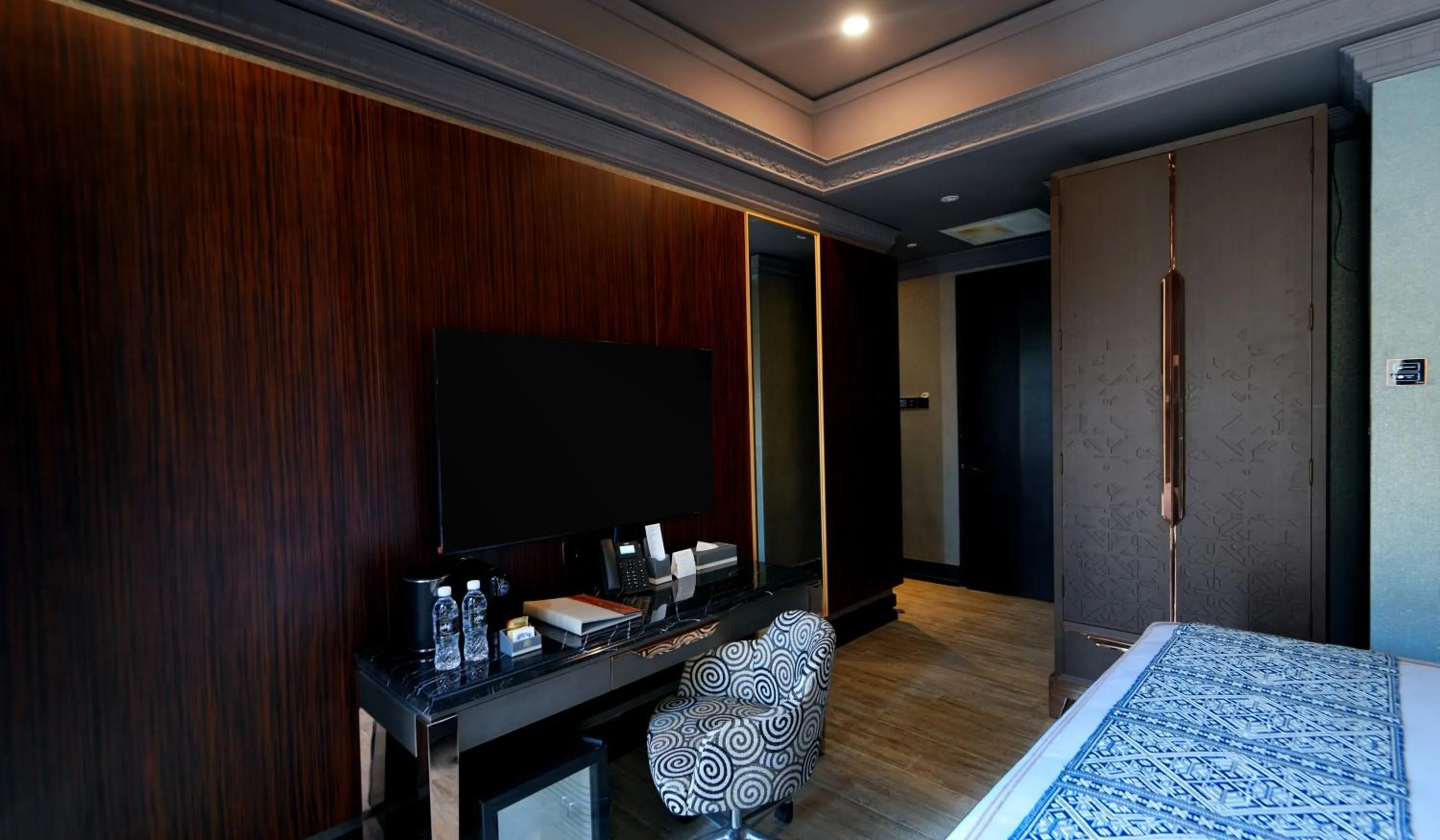 TV and multimedia, Bed in 1969 D'Kelly Hotel