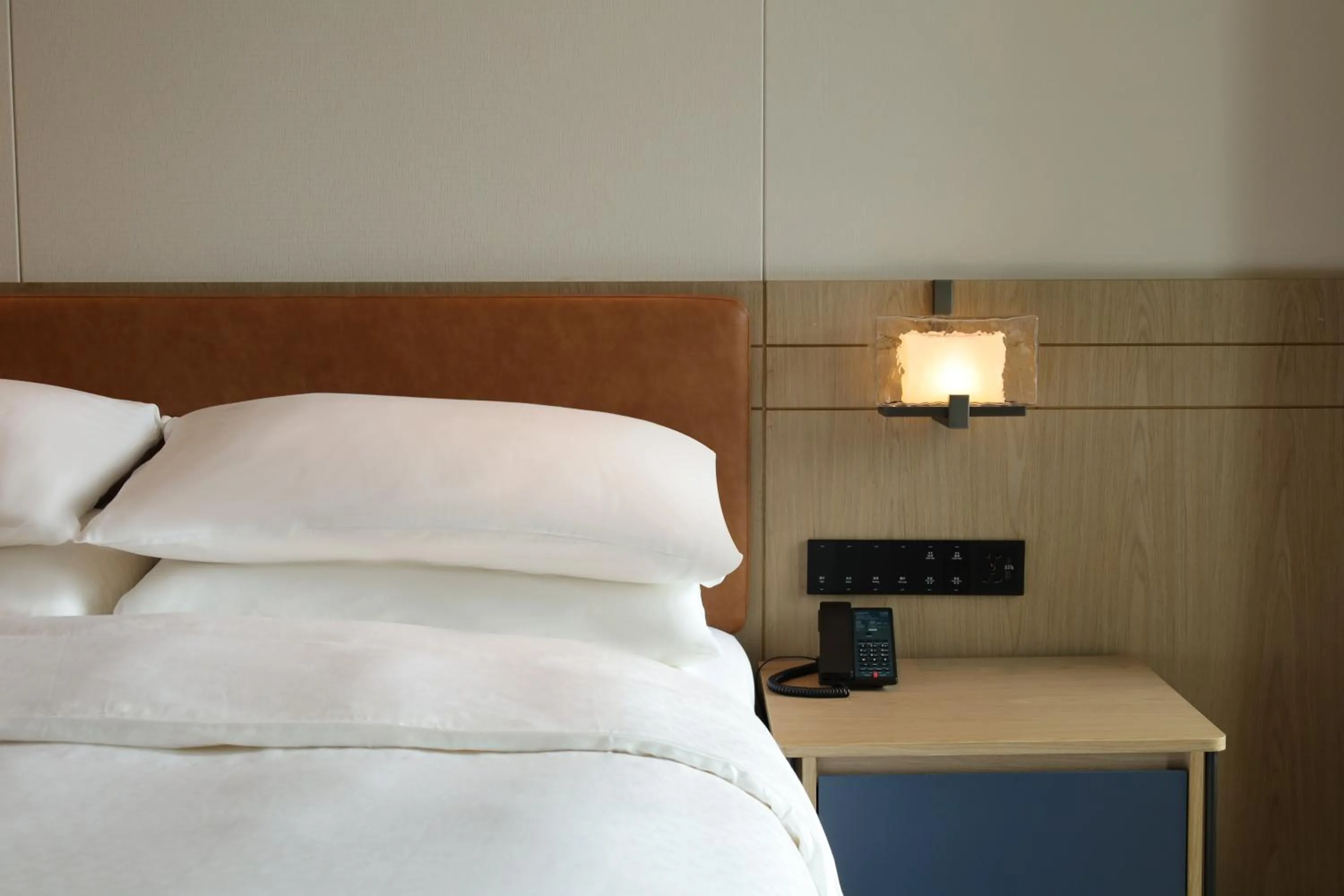 Superior King Room with City View in Four Points by Sheraton Shenzhen Bay