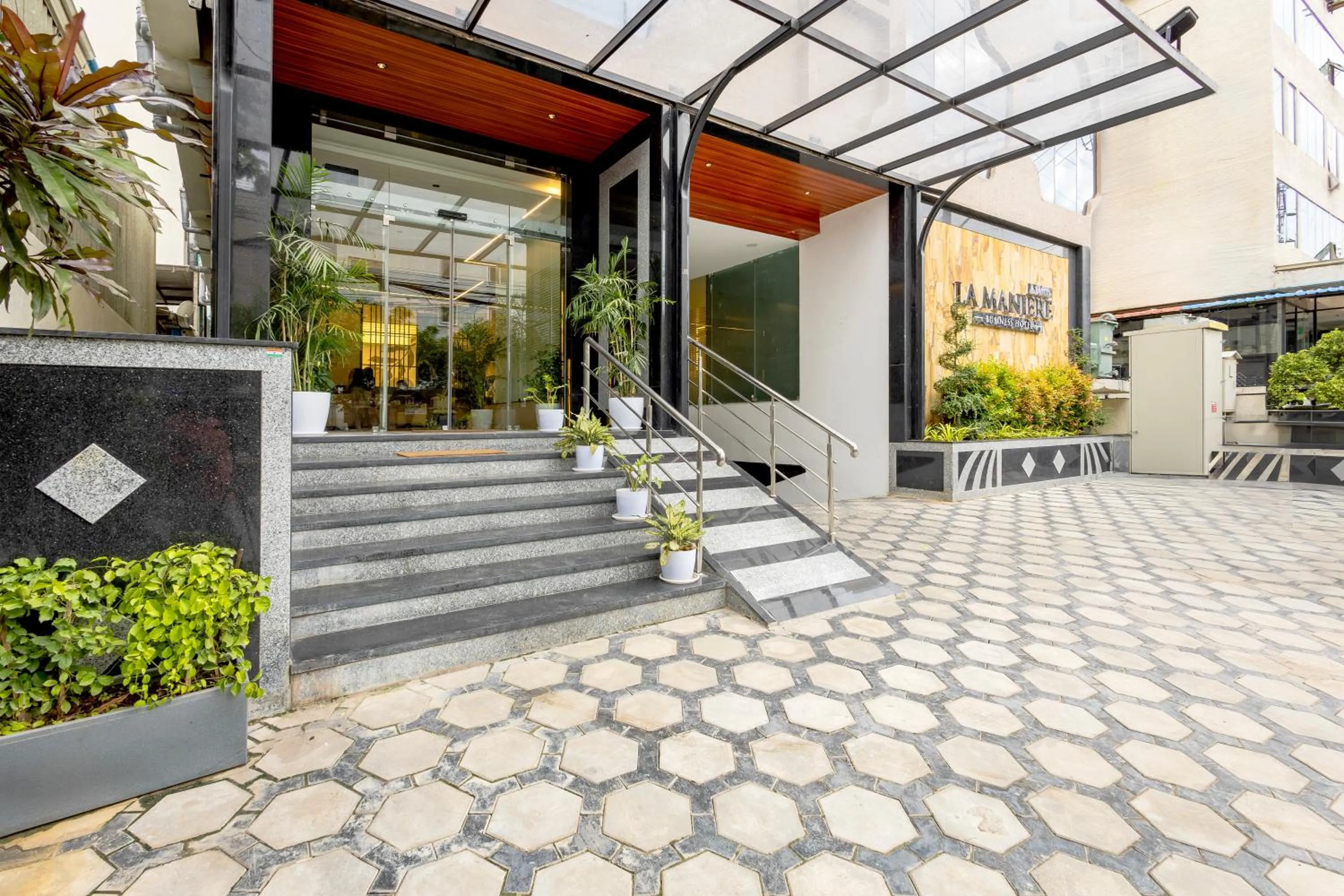 Facade/entrance in ECKO La Maniere Business Hotels