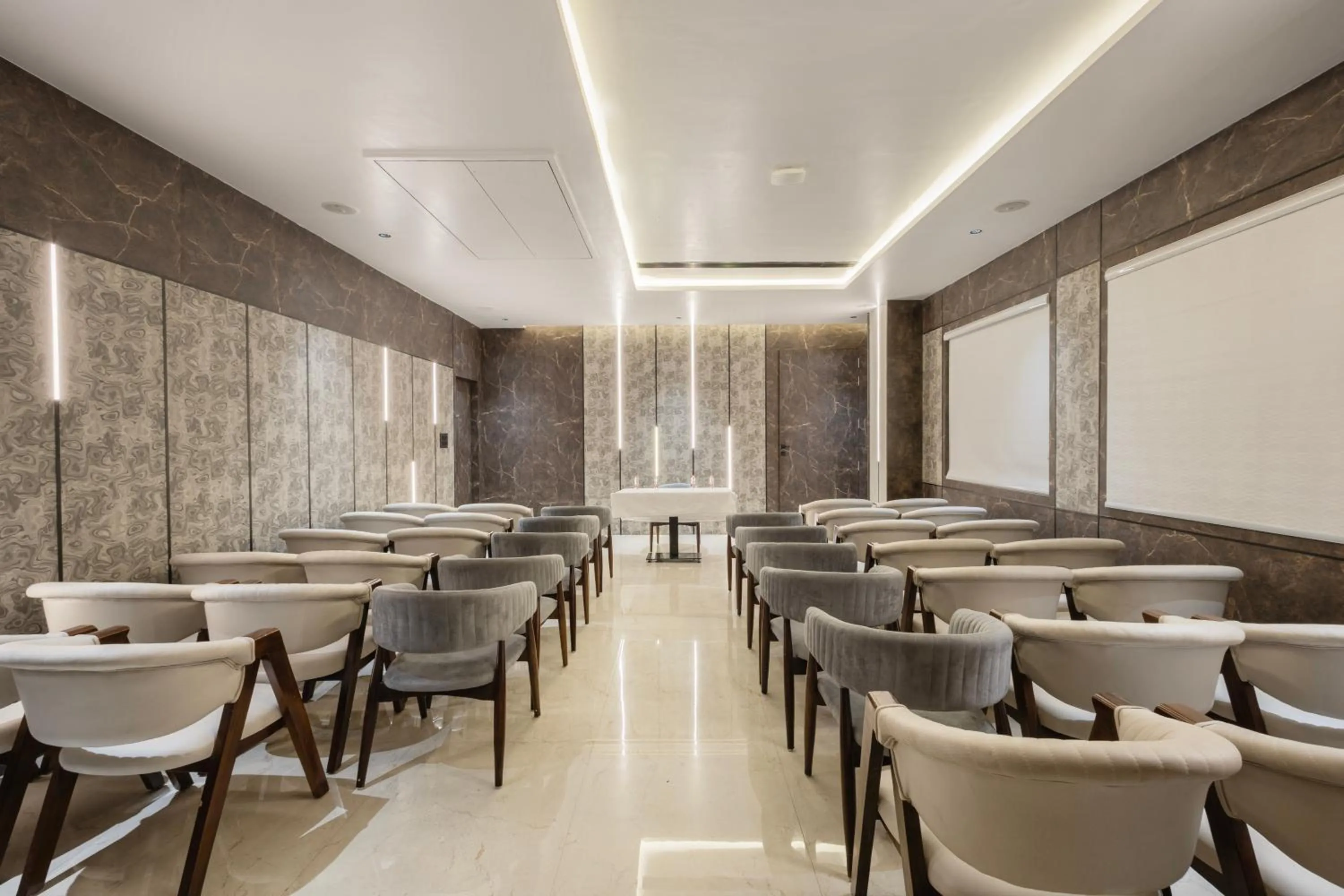 Meeting/conference room in ECKO La Maniere Business Hotels