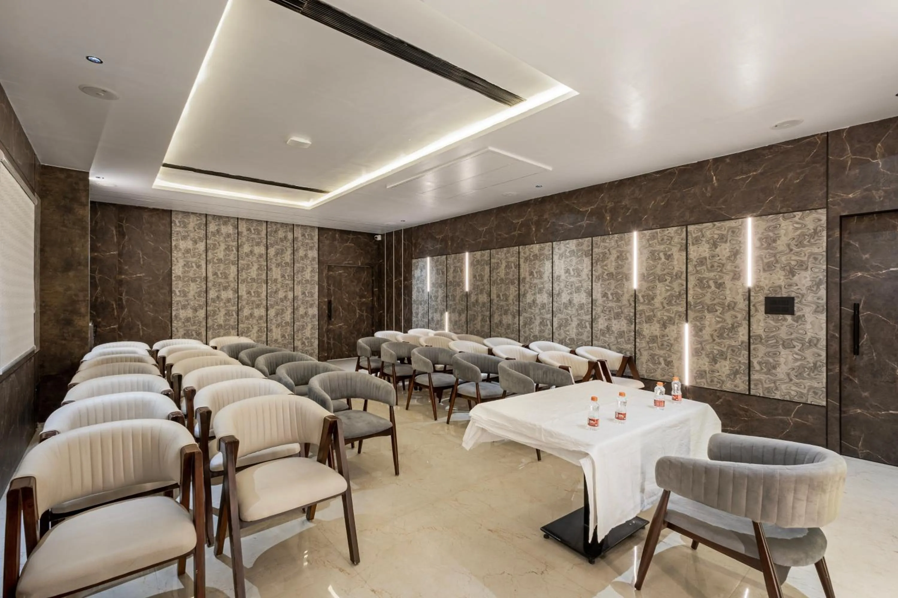 Meeting/conference room in ECKO La Maniere Business Hotels