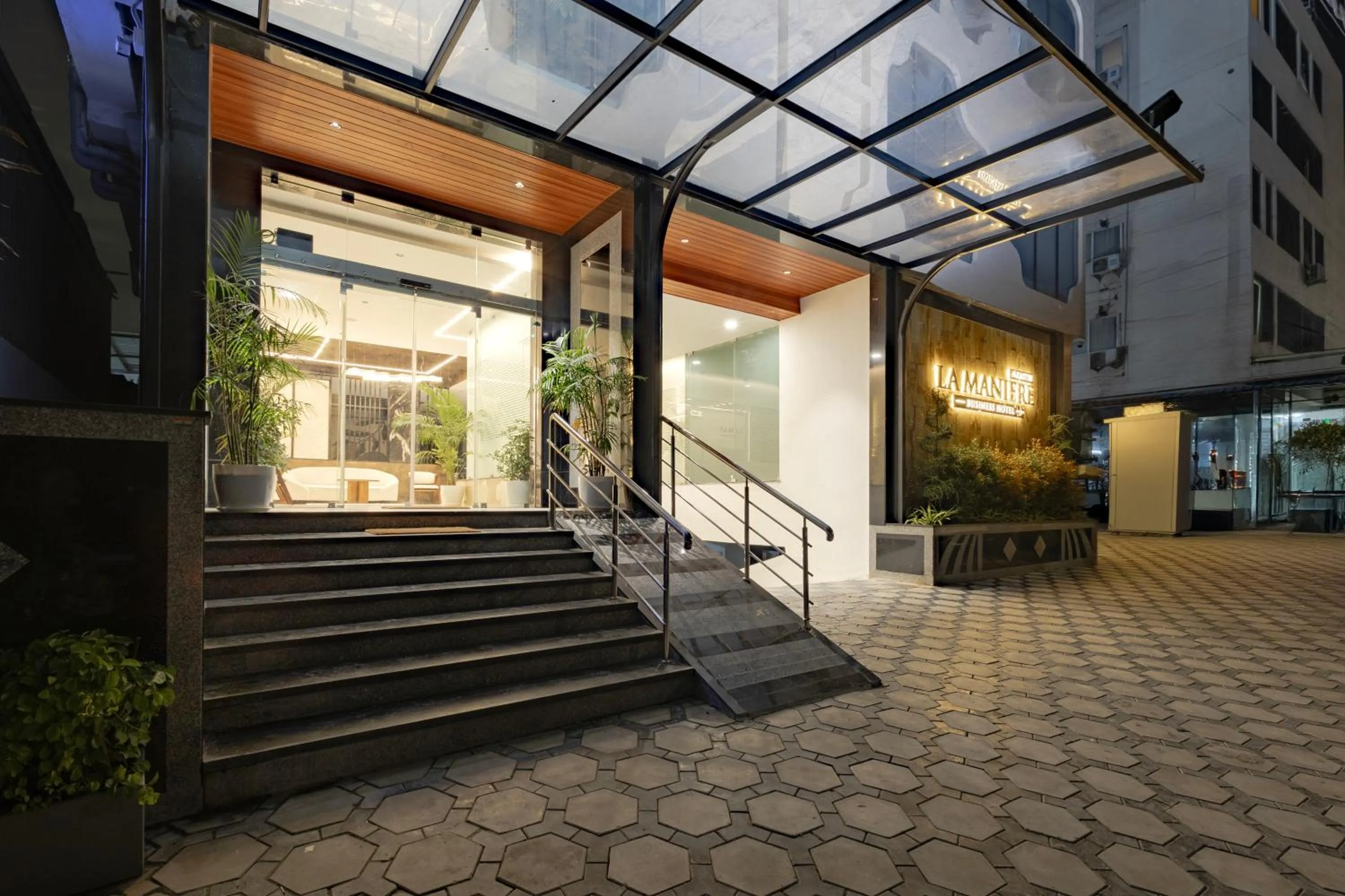 Facade/entrance in ECKO La Maniere Business Hotels