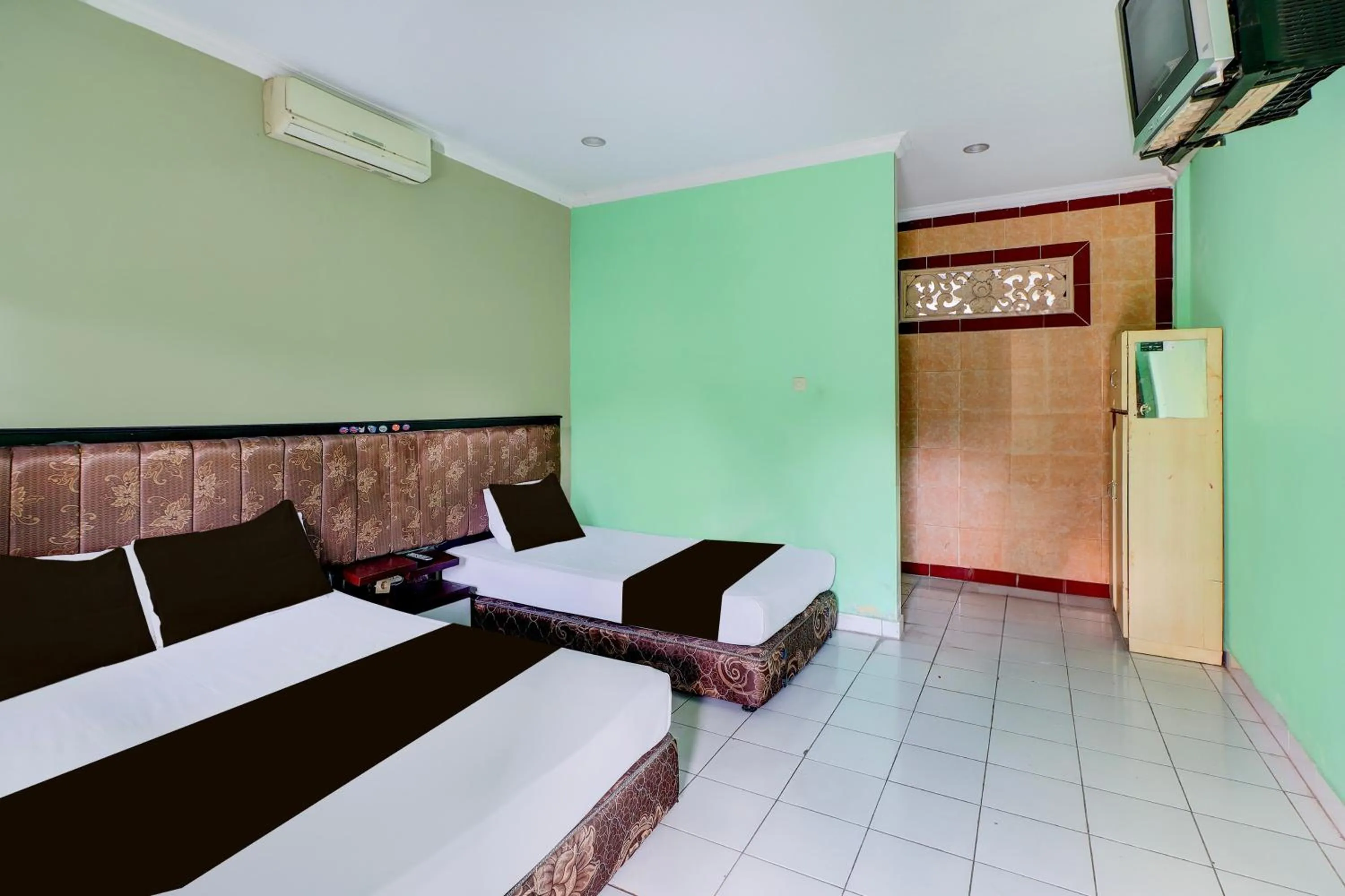 Bedroom, Bed in Collection O Bali near Terminal Ubung formerly Batukaru Garden Hotel