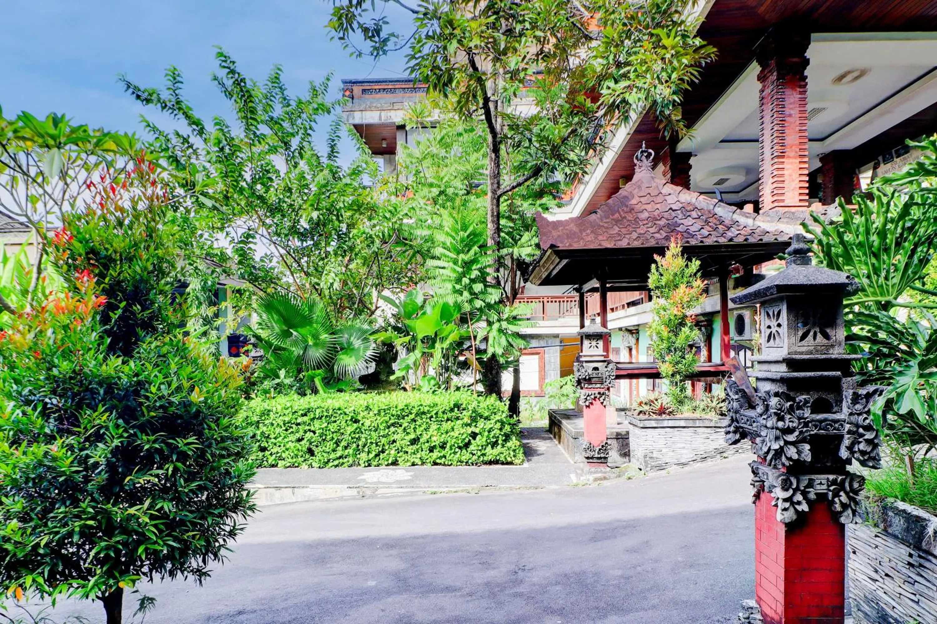 Lobby or reception in Collection O Bali near Terminal Ubung formerly Batukaru Garden Hotel