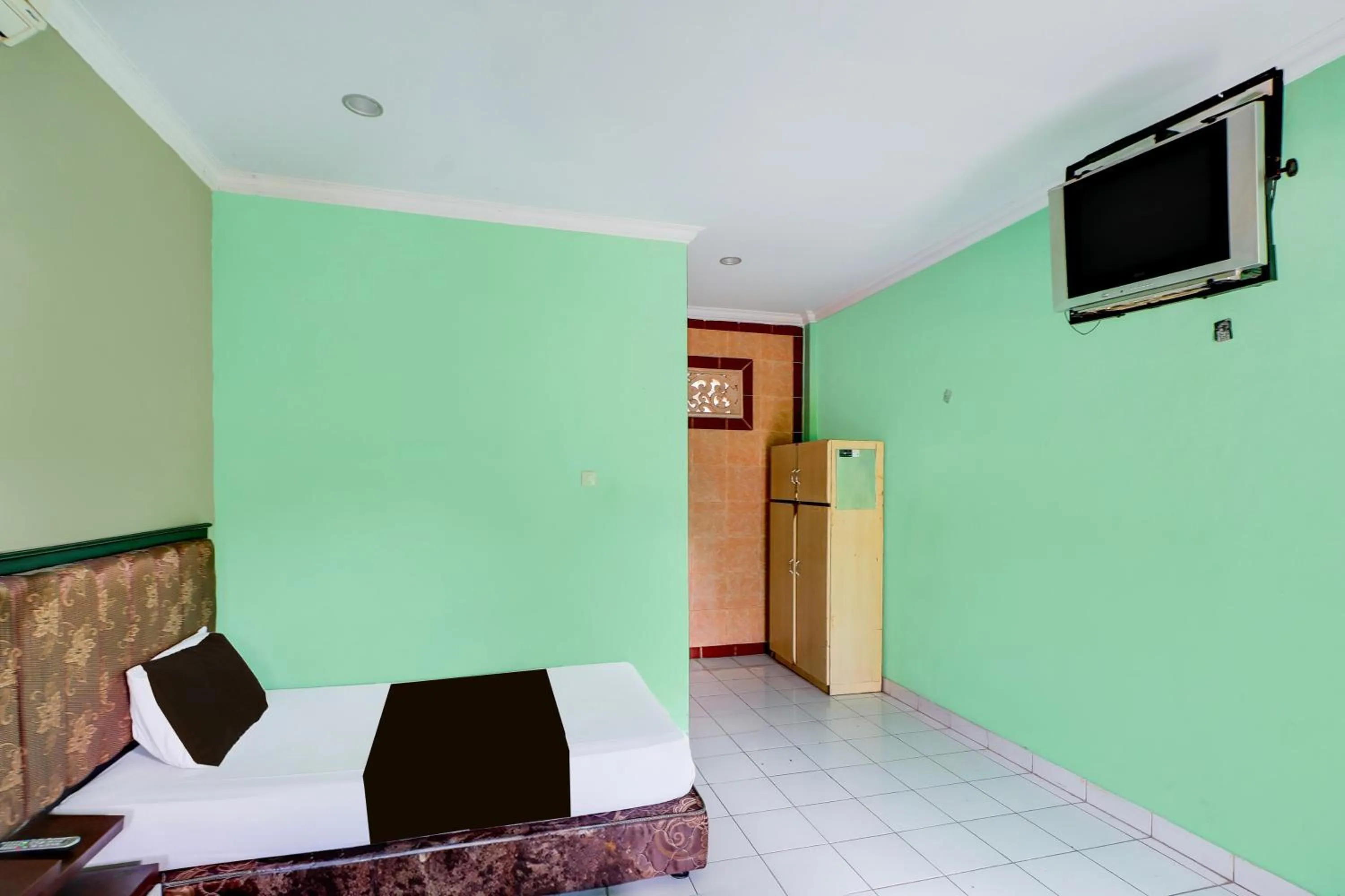 Bedroom, Bed in Collection O Bali near Terminal Ubung formerly Batukaru Garden Hotel