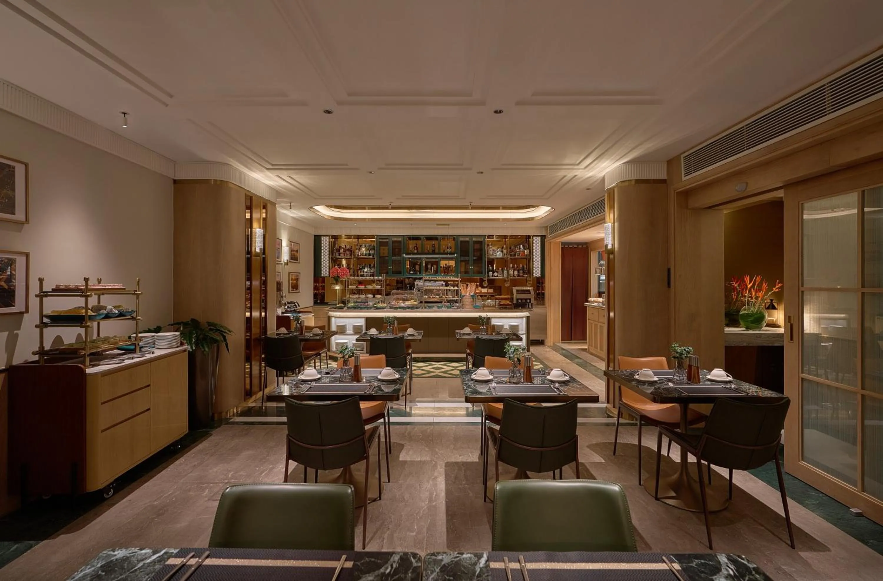 Restaurant/places to eat in La Siesta Premium Lakeside