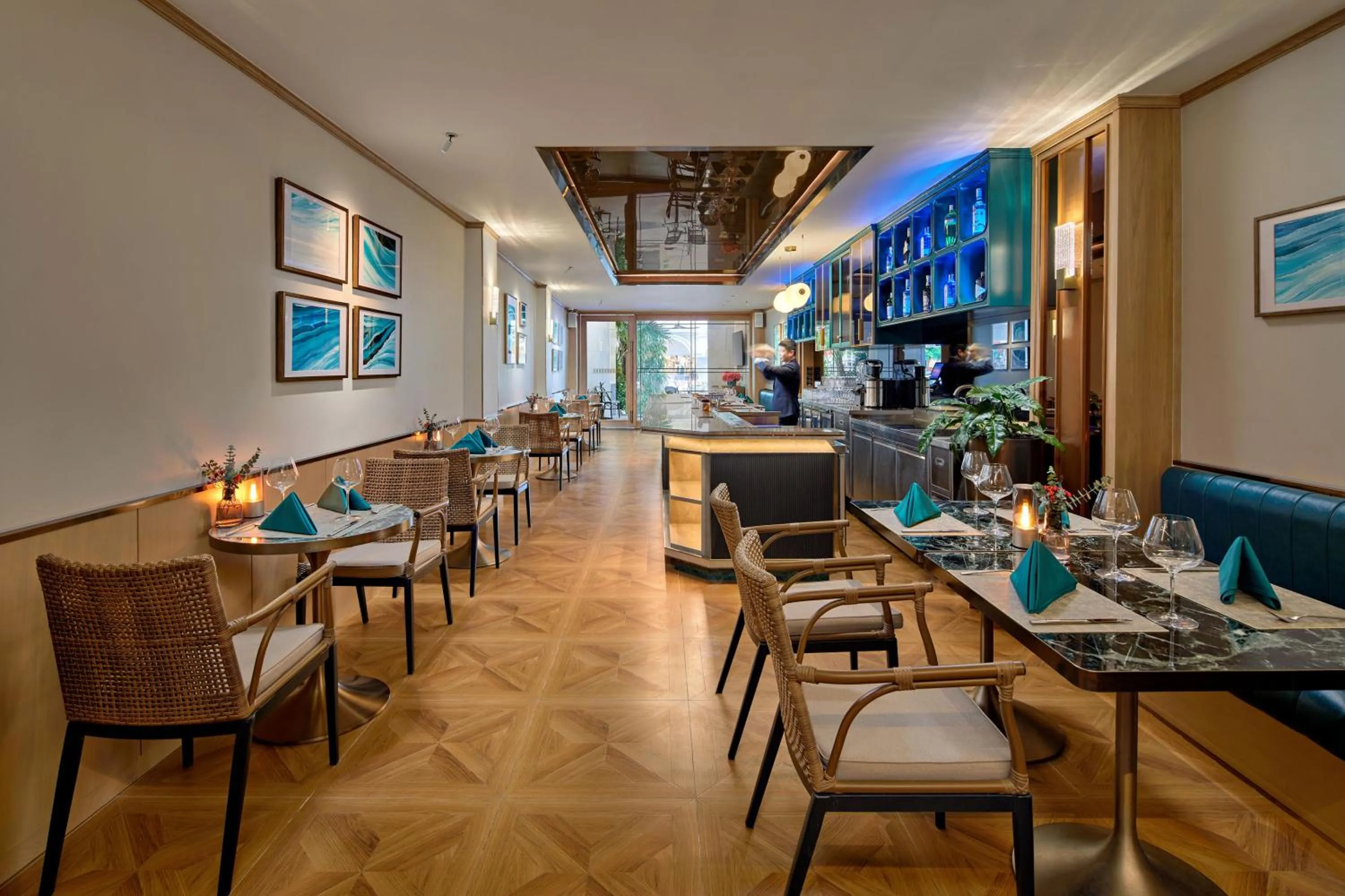 Restaurant/places to eat in La Siesta Premium Lakeside