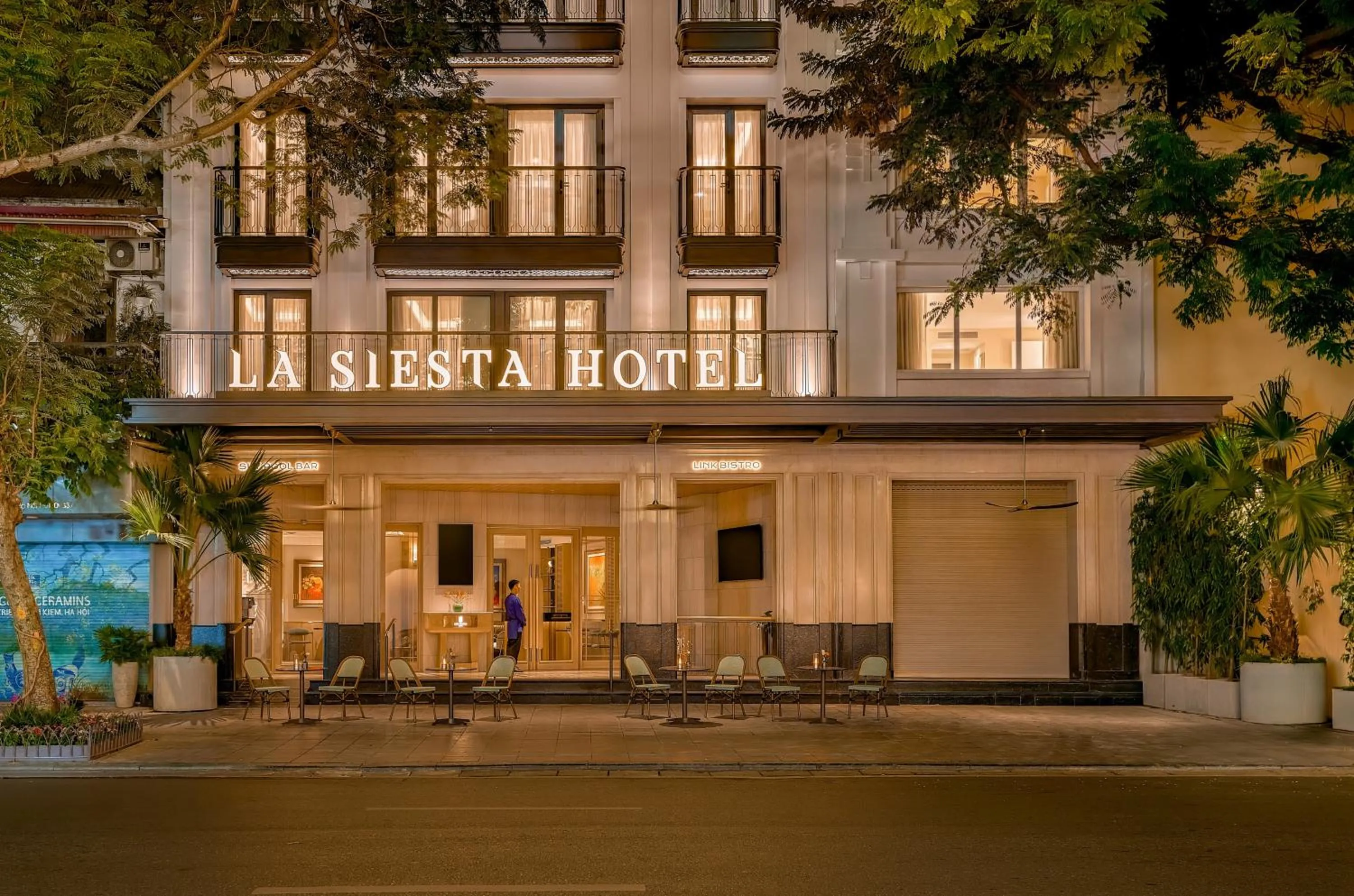 Facade/entrance in La Siesta Premium Lakeside