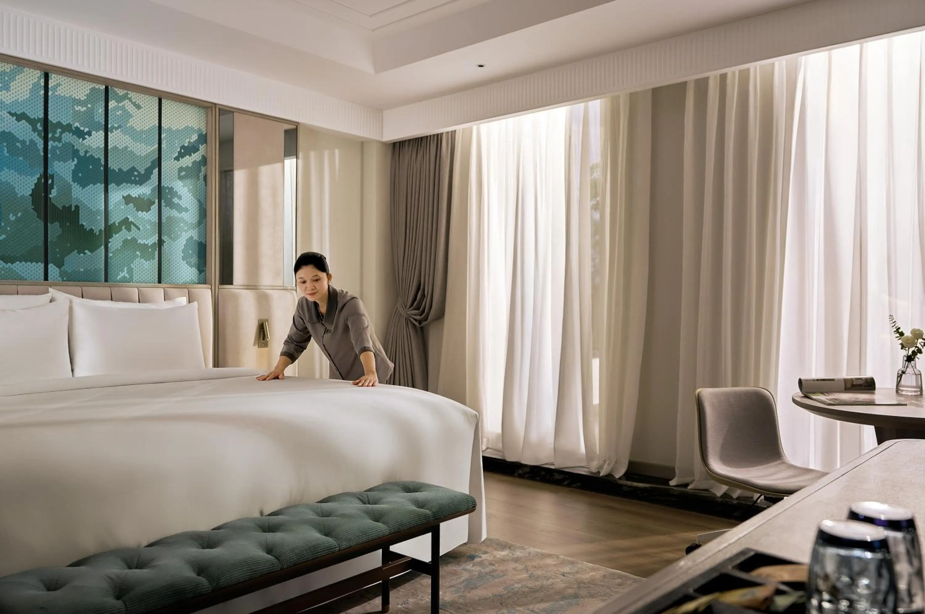 Staff, Bed in La Siesta Premium Lakeside