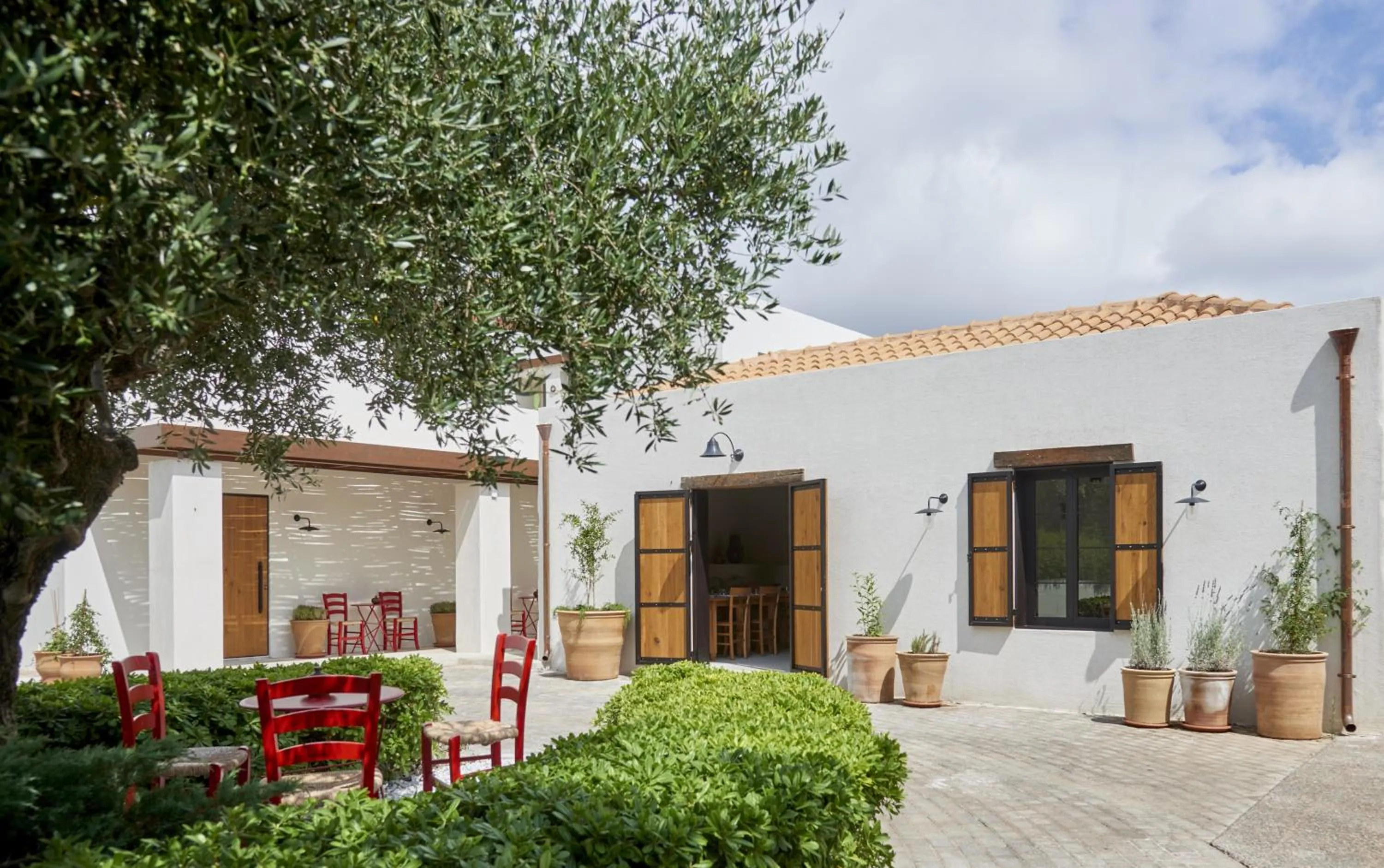 Restaurant/places to eat in Village Heights Resort