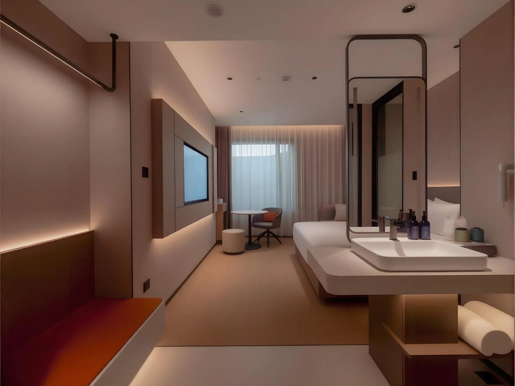 Photo of the whole room, Bed in Holiday Inn Express Shanghai on The Bund by IHG