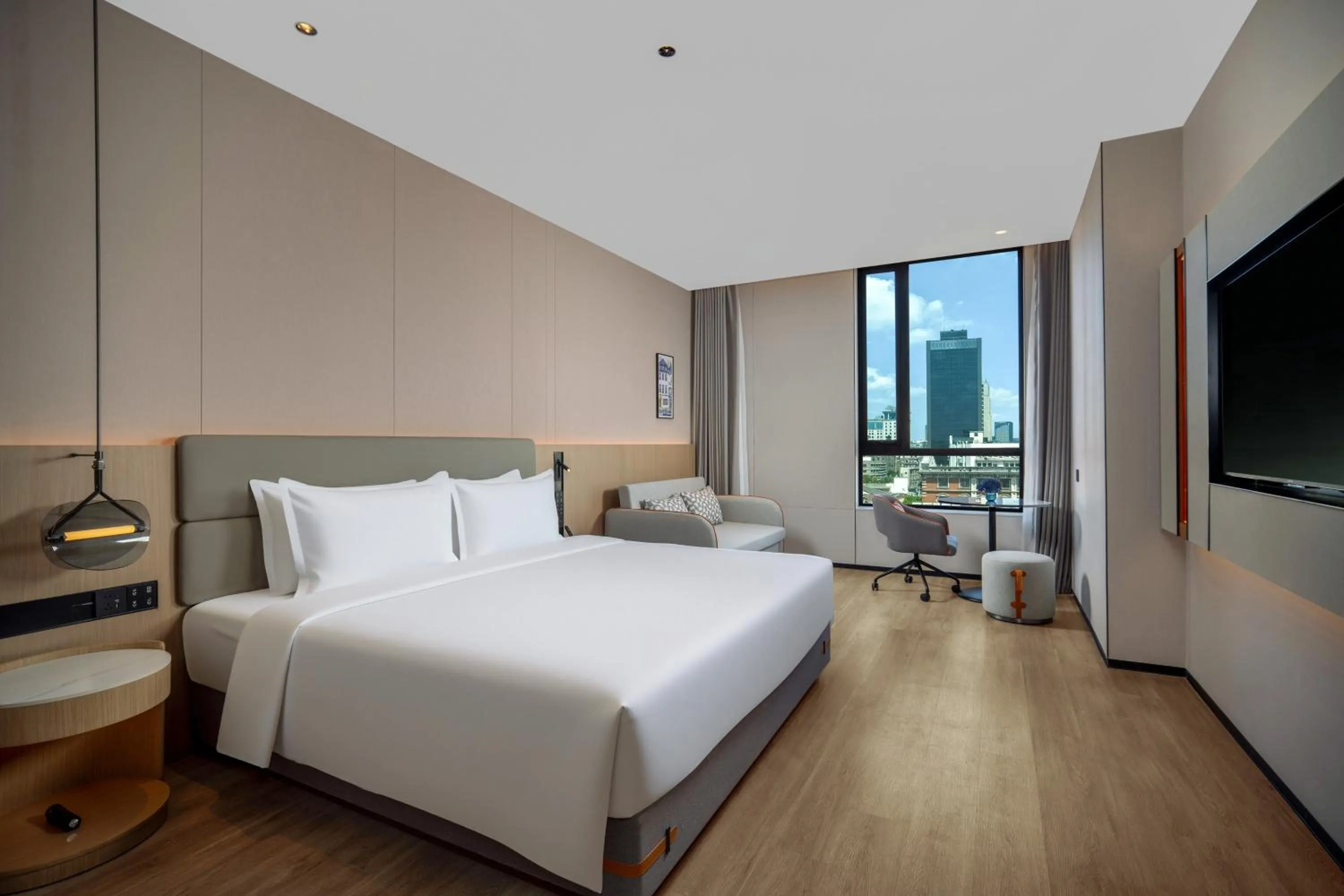 View (from property/room), Bed in Holiday Inn Express Shanghai on The Bund by IHG