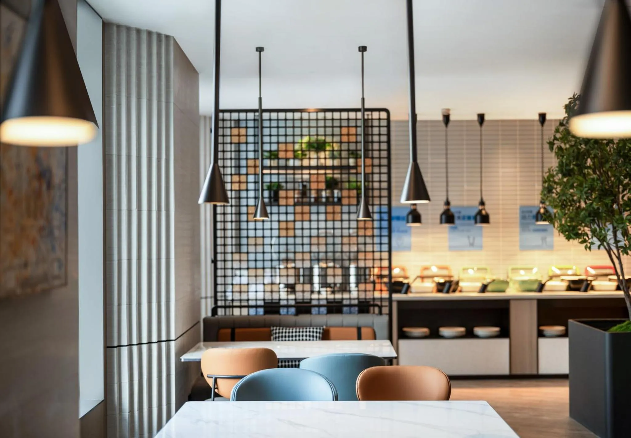 Restaurant/places to eat in Holiday Inn Express Shanghai on The Bund by IHG