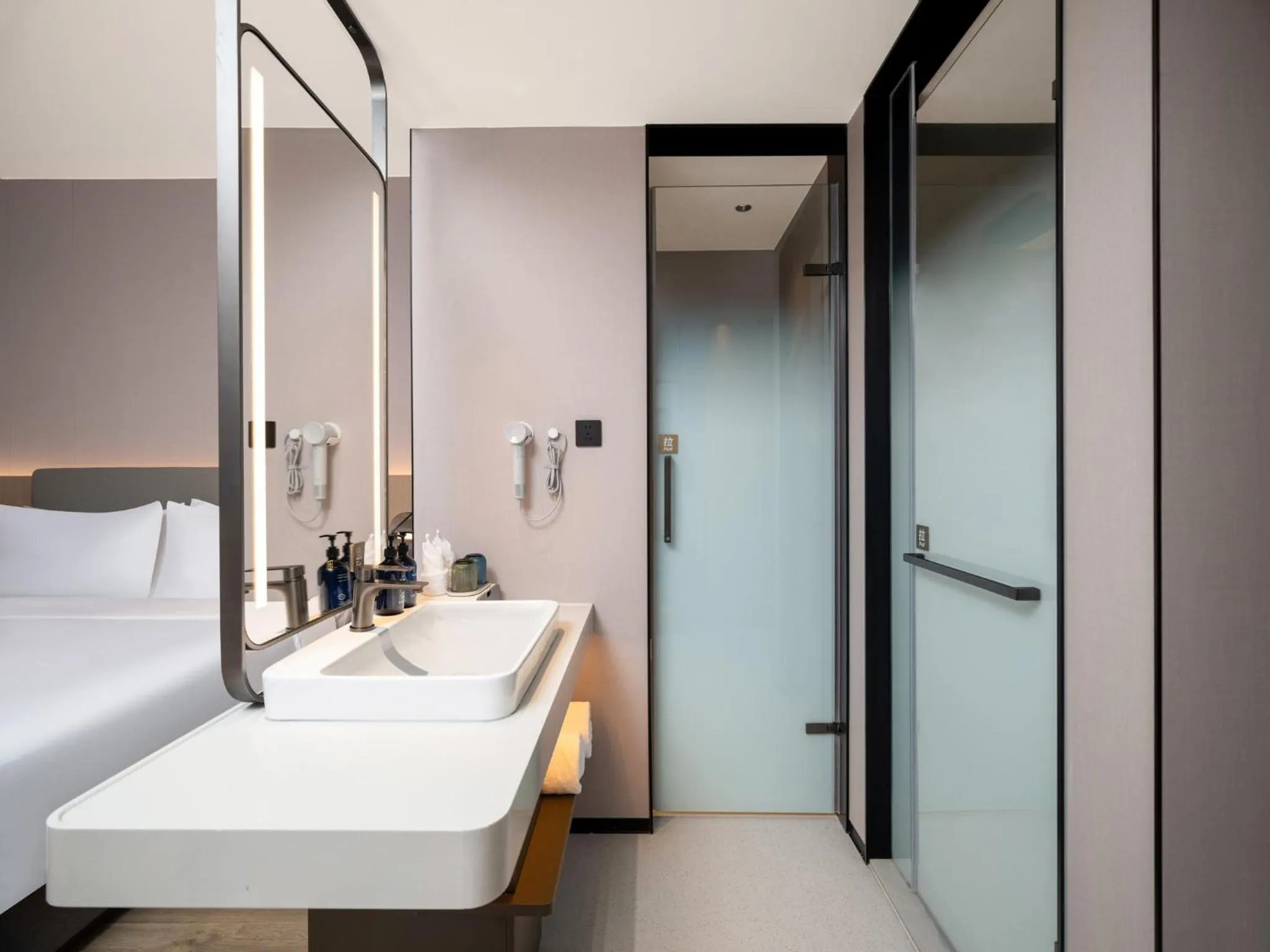 Photo of the whole room, Bed in Holiday Inn Express Shanghai on The Bund by IHG