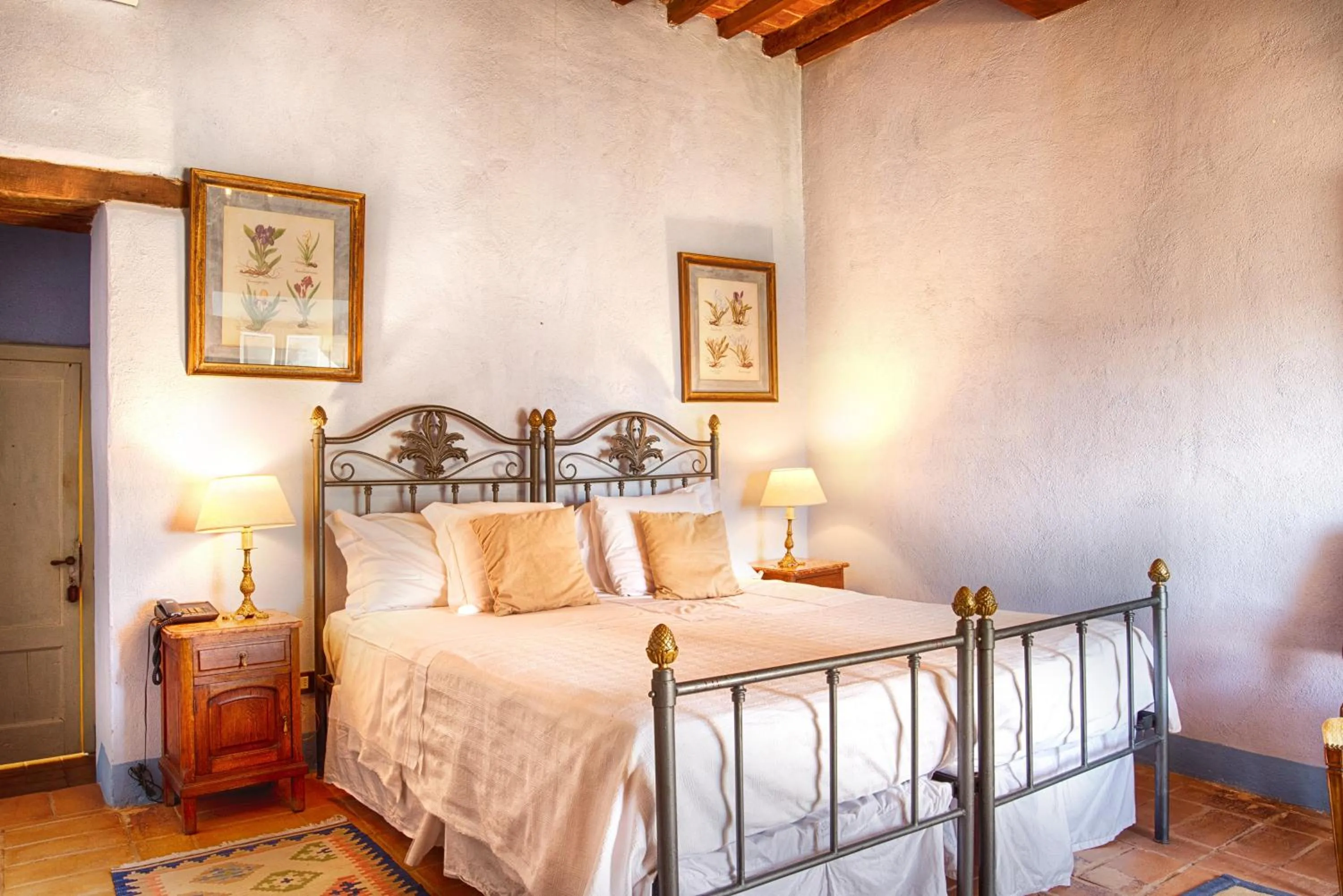 Photo of the whole room in Borgo Laticastelli