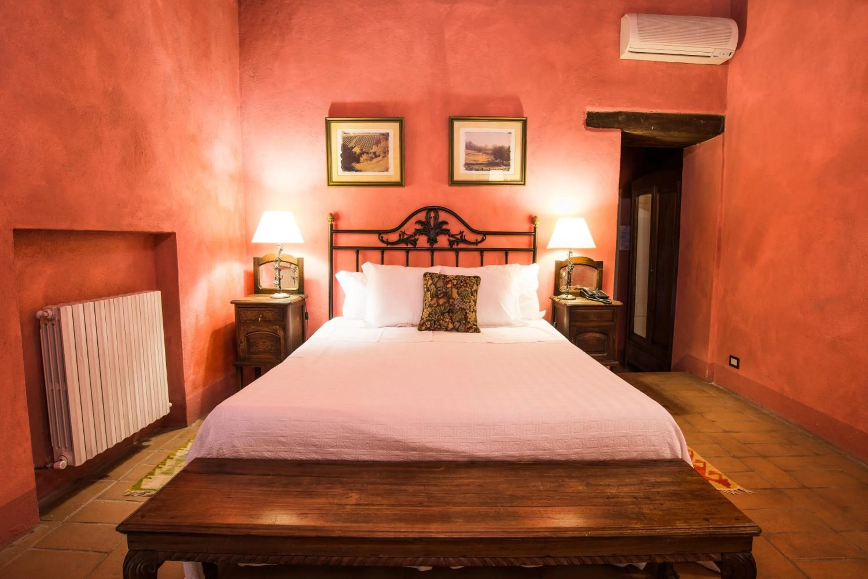 Photo of the whole room in Borgo Laticastelli