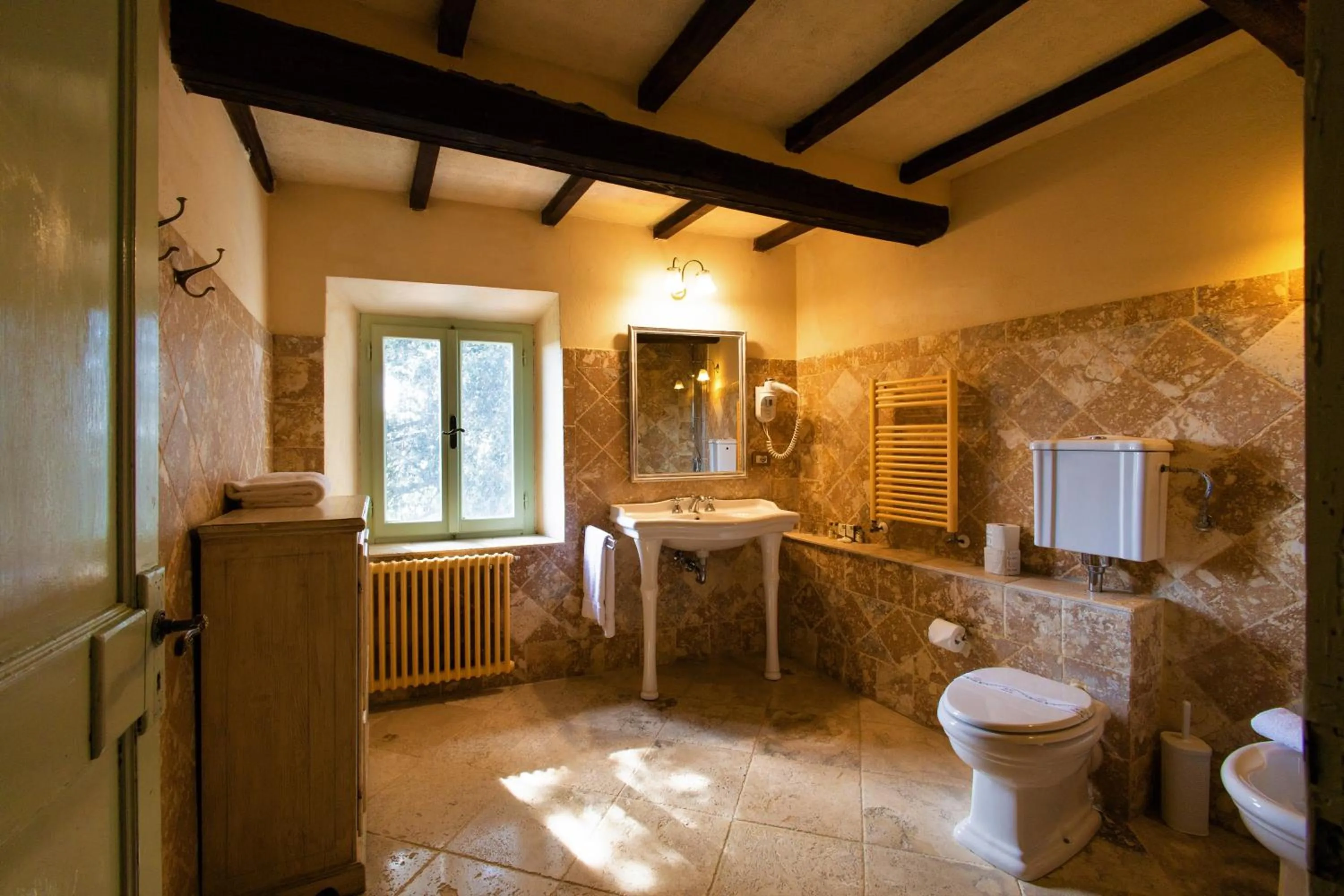 Bathroom in Borgo Laticastelli