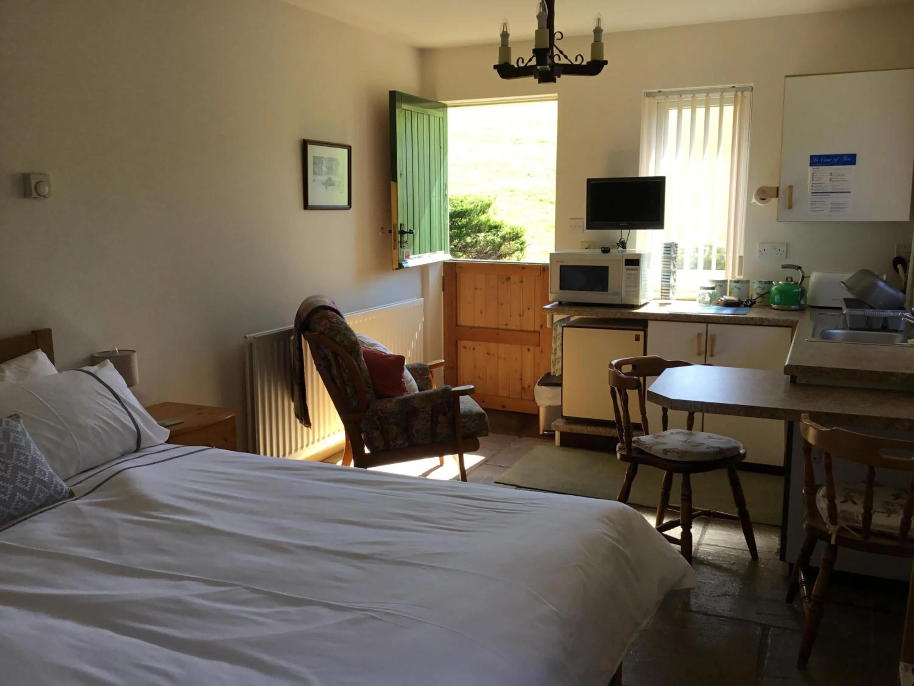 Bedroom, Bed in The Burnside