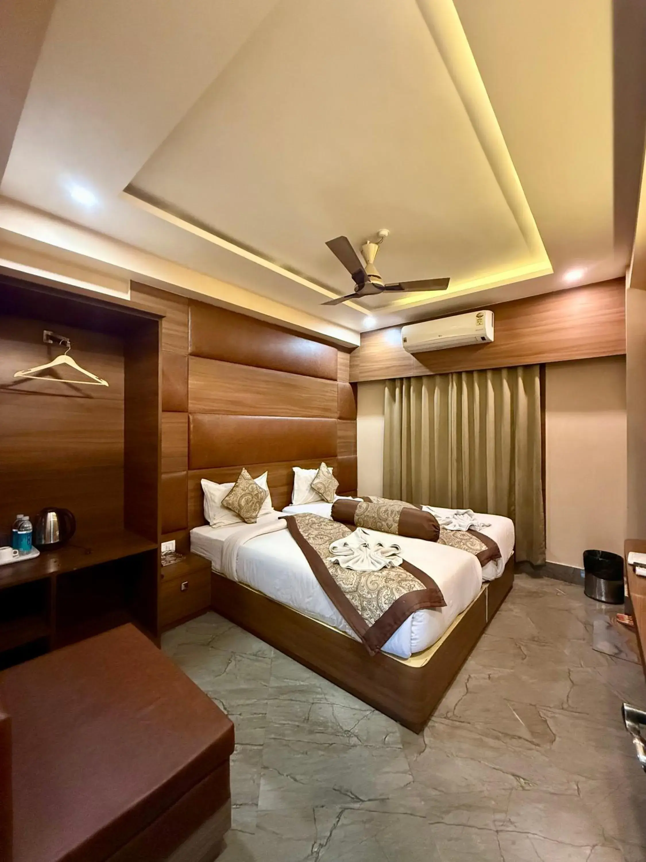 Deluxe Twin Room in Hotel Ganpati Deluxe Twin Room in Hotel Ganpati