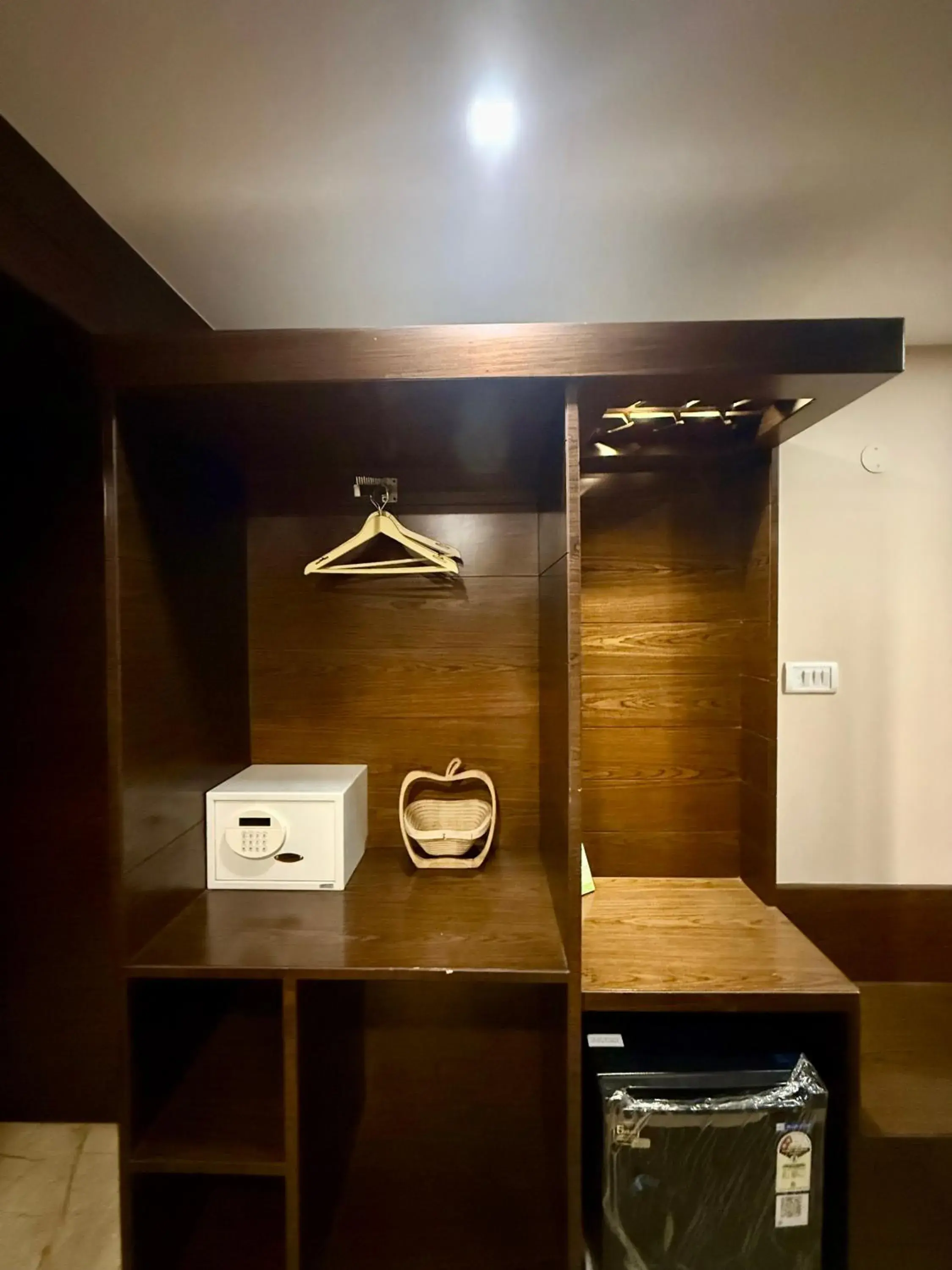 Superior King Suite - single occupancy in Hotel Ganpati Superior King Suite - single occupancy in Hotel Ganpati