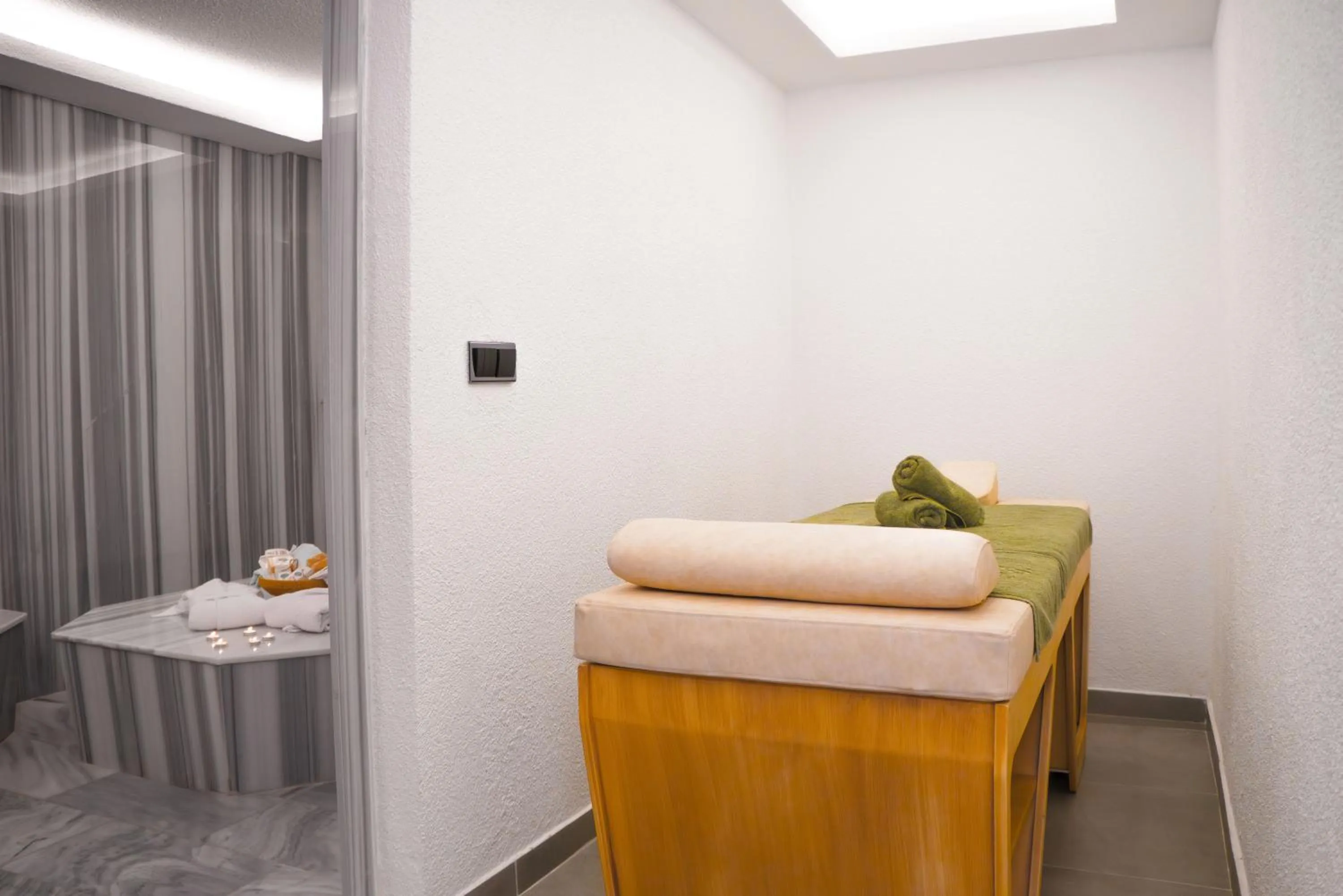 Public Bath, Bed in ivy Hotel Spa