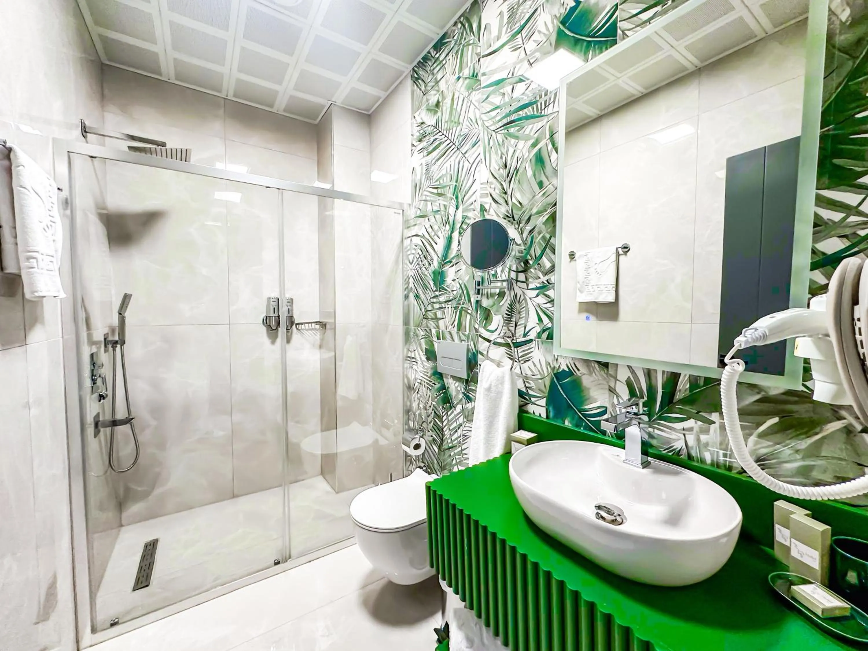 Shower in ivy Hotel Spa