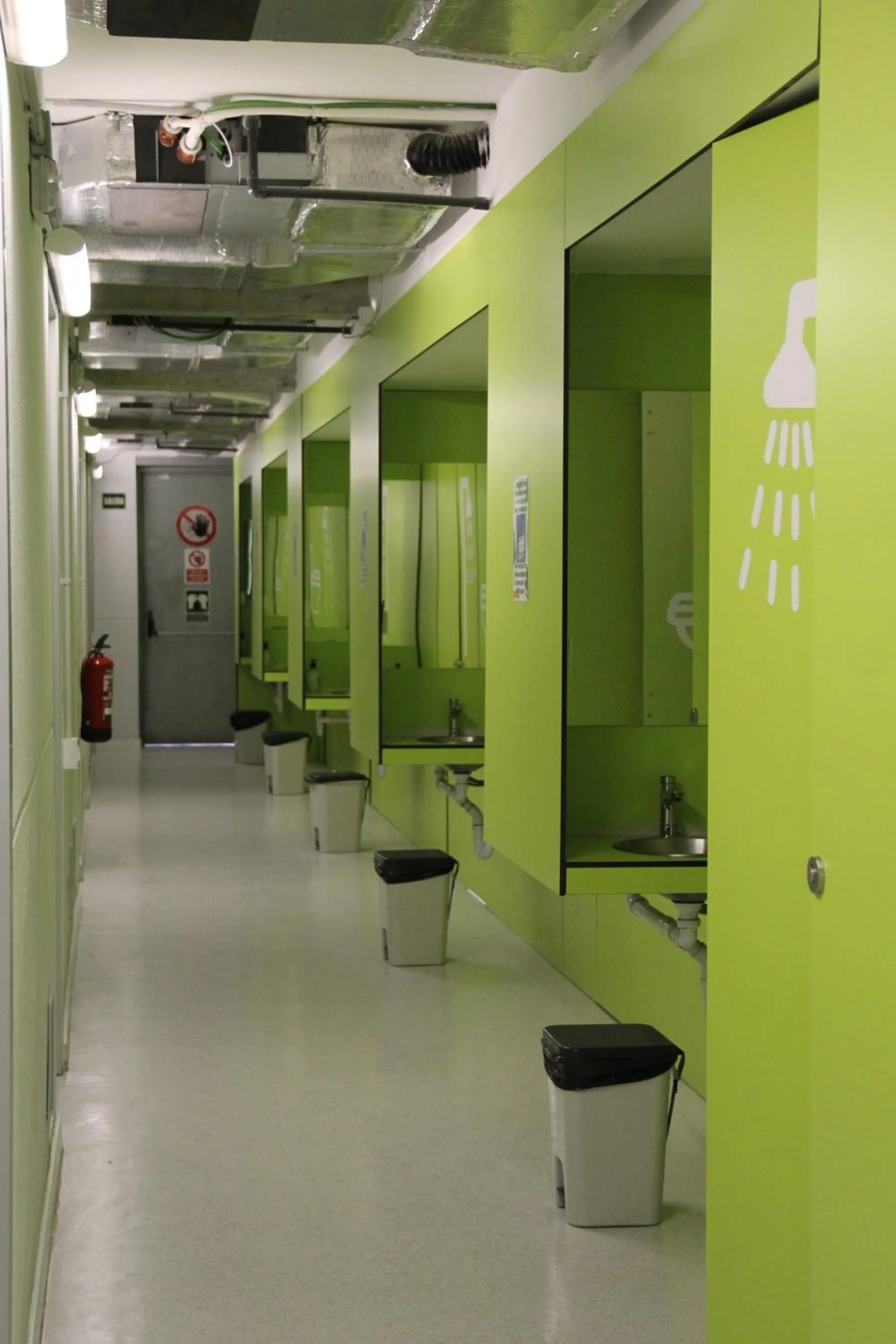 Shower in Scout Madrid Hostel