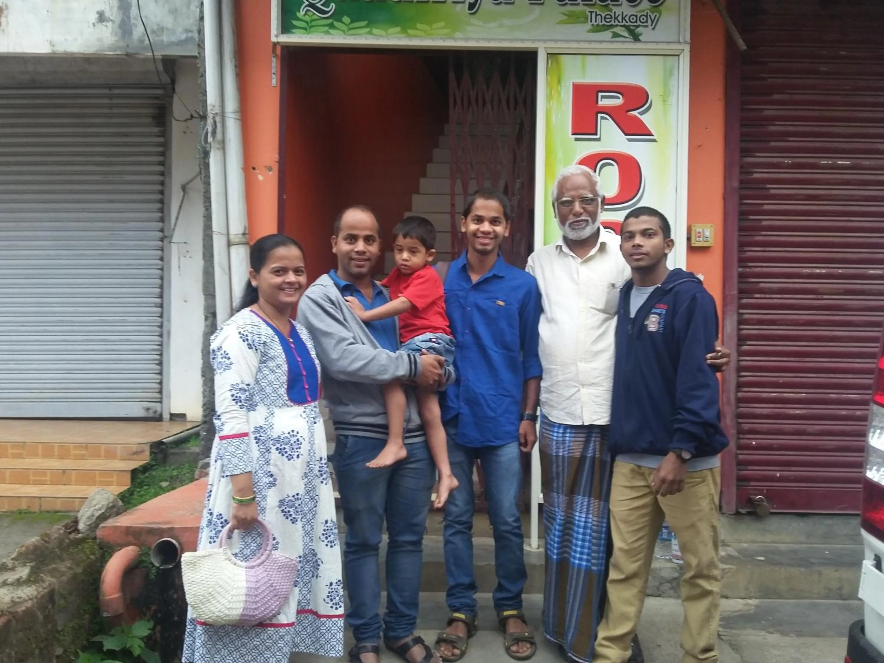 group of guests in Quadriya Palace