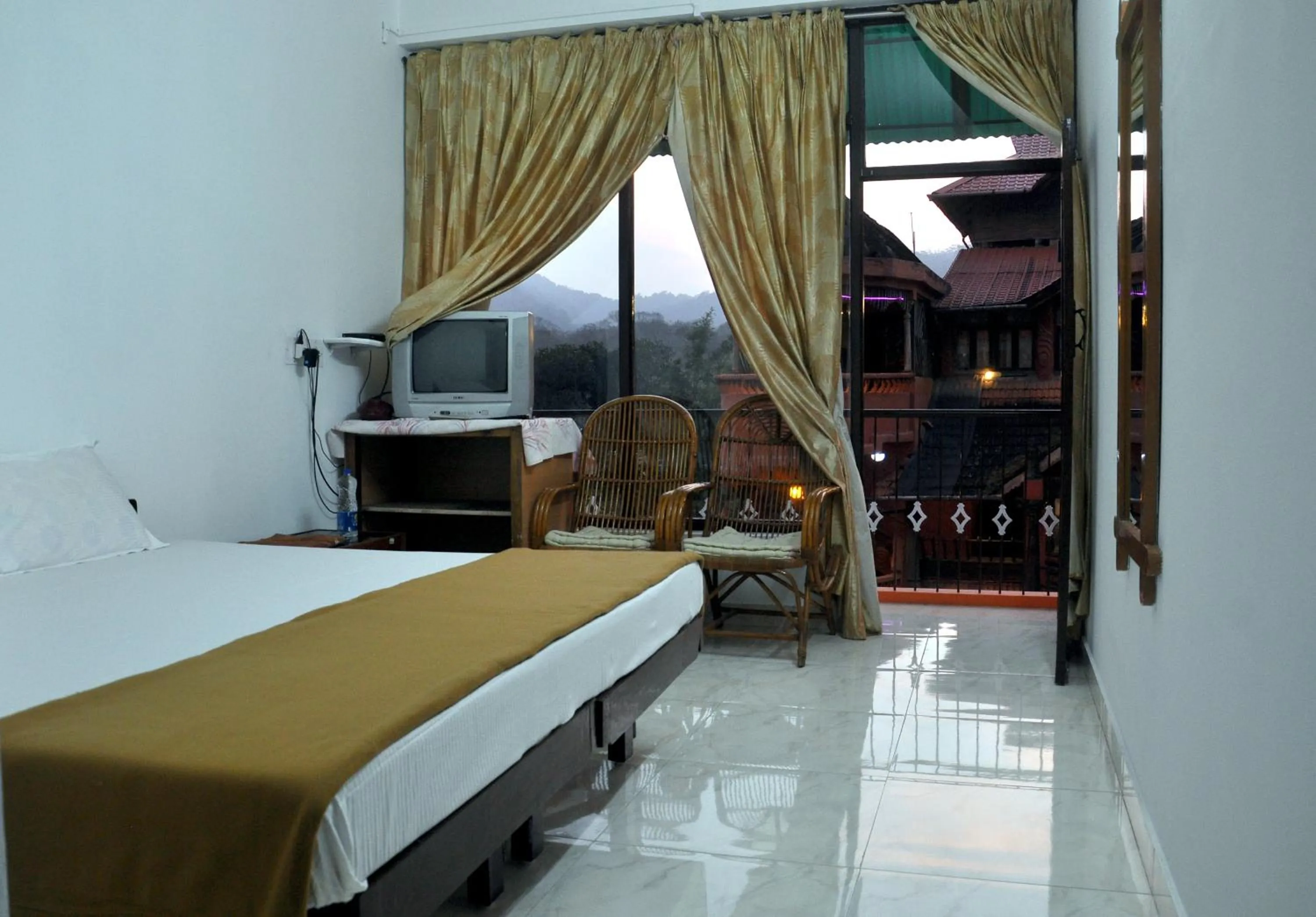 Bed in Quadriya Palace