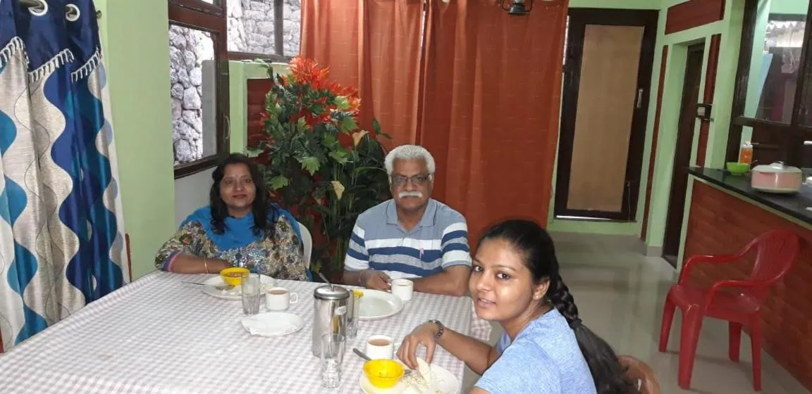 Restaurant/places to eat in Quadriya Palace