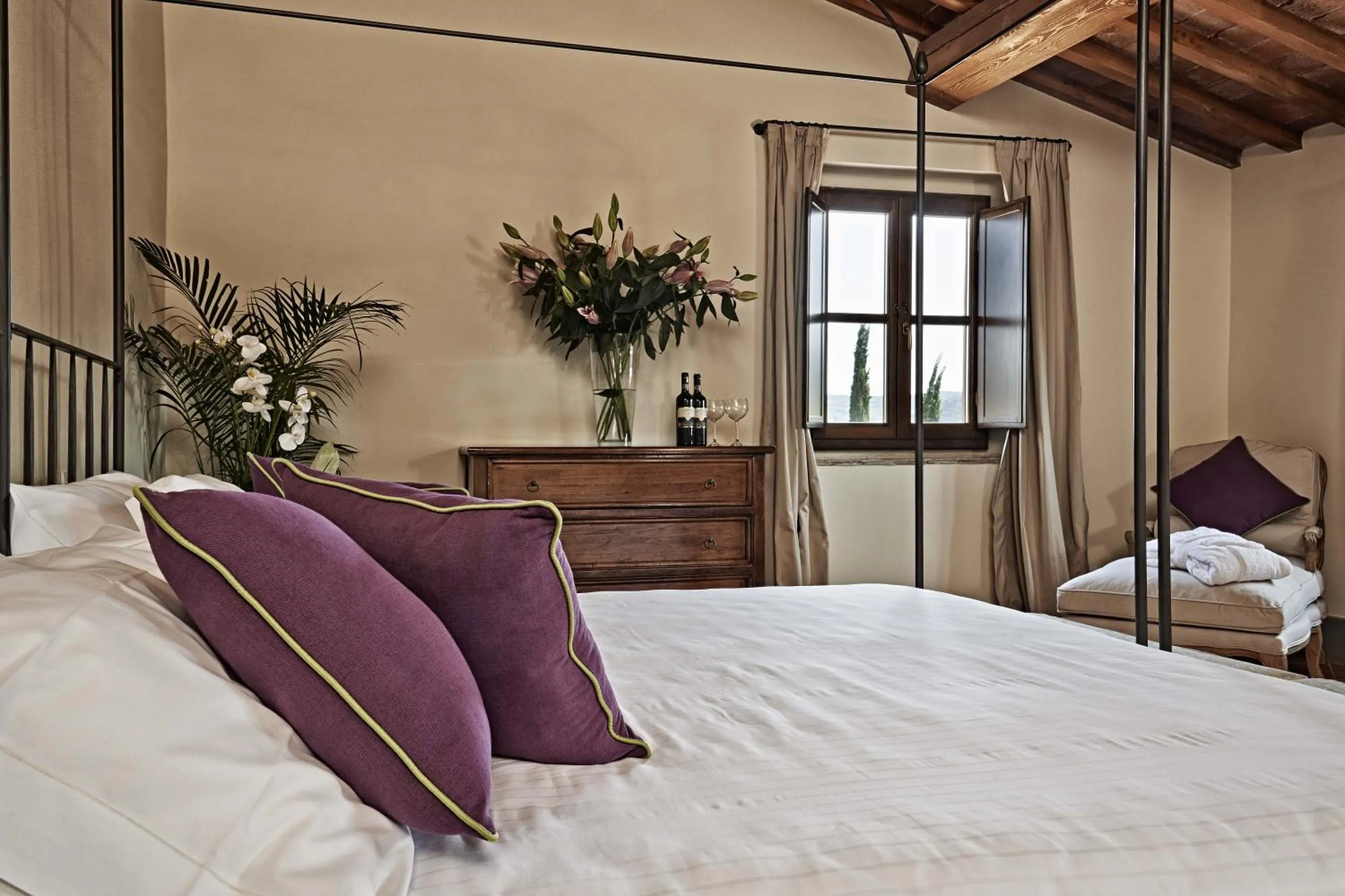 Bed in Villa Medicea di Lilliano