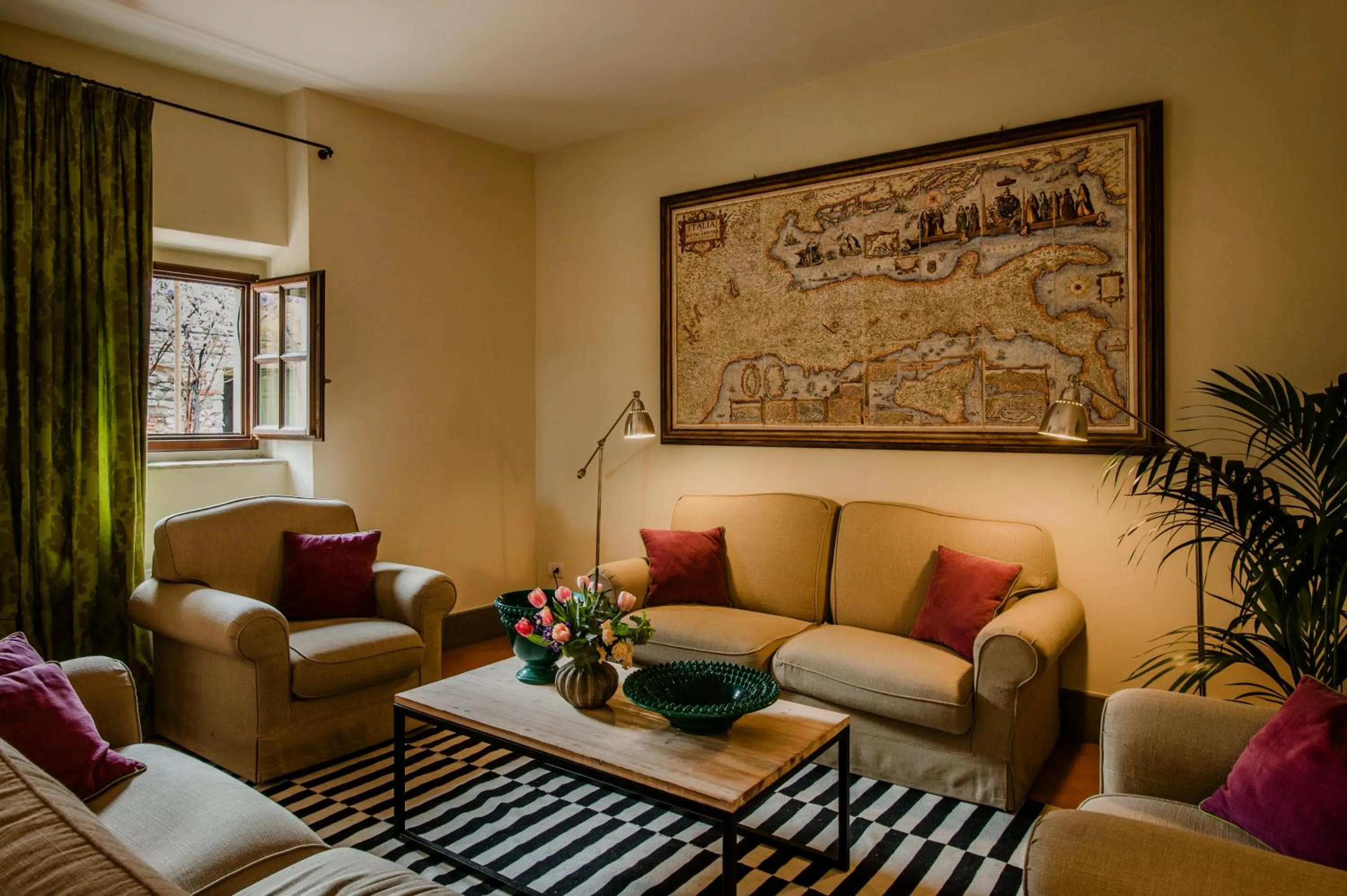 Communal lounge/ TV room in Villa Medicea di Lilliano