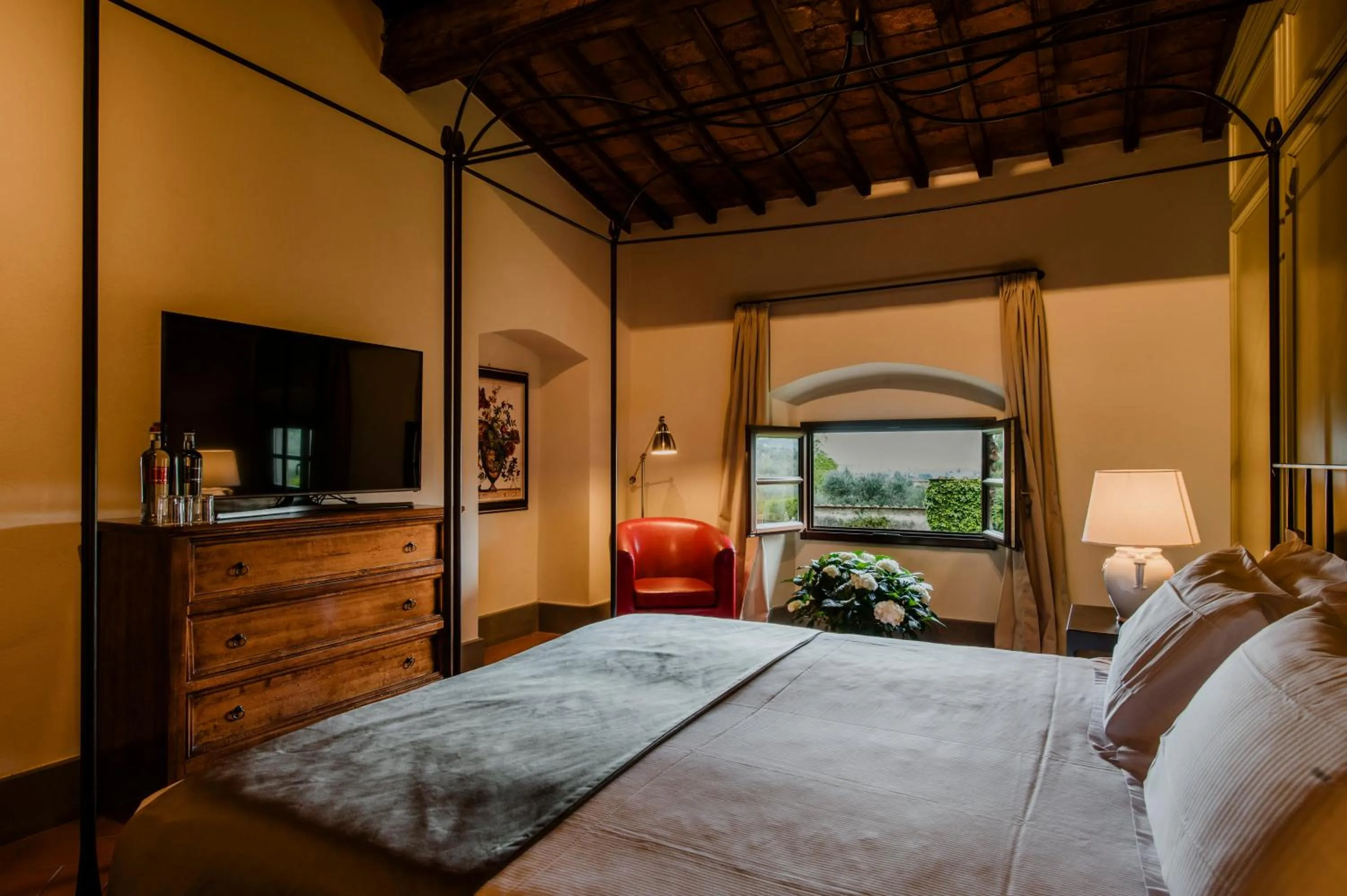 Bedroom, Bed in Villa Medicea di Lilliano