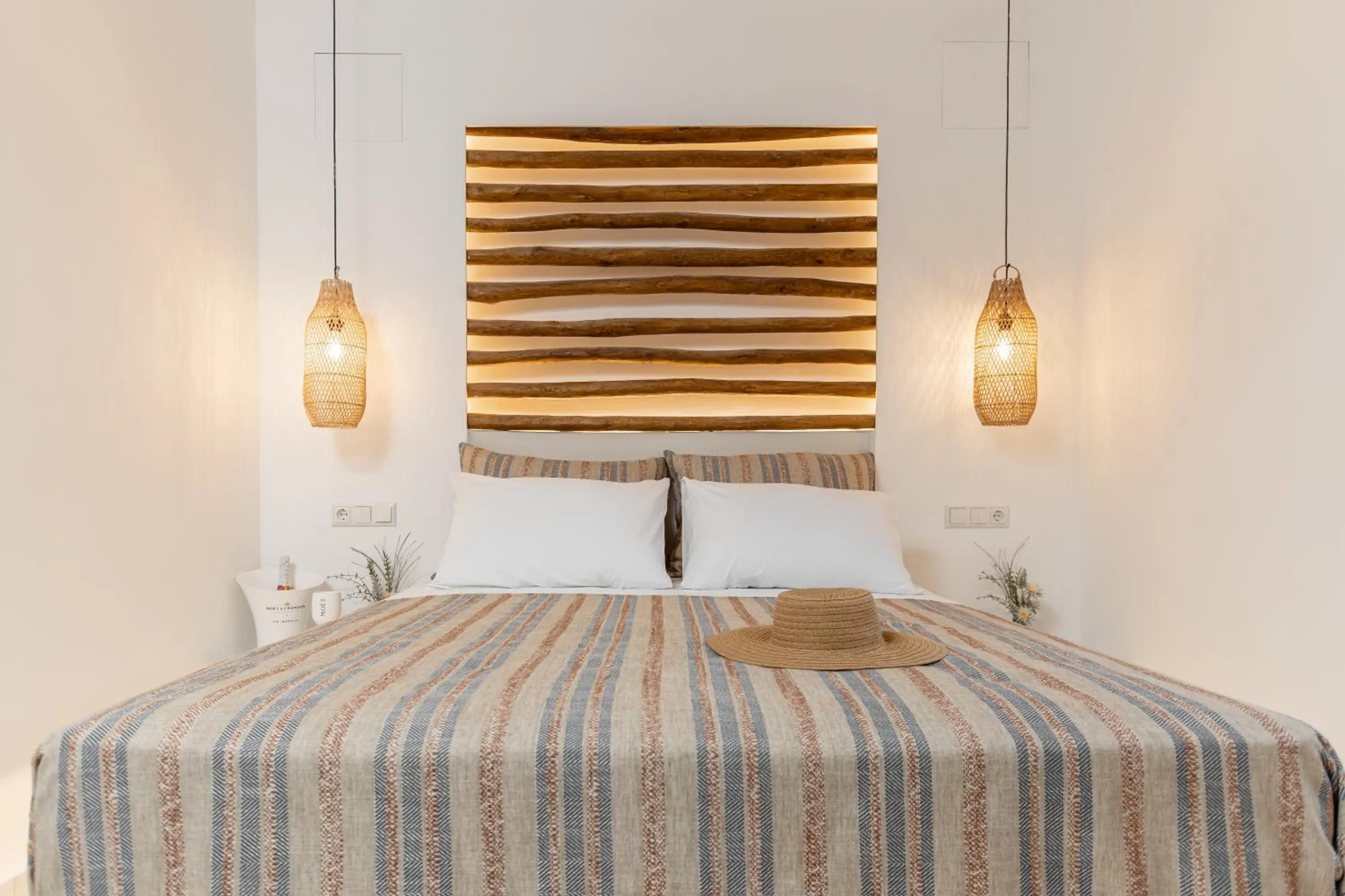 Shower, Bed in Naxian Serenity Suites