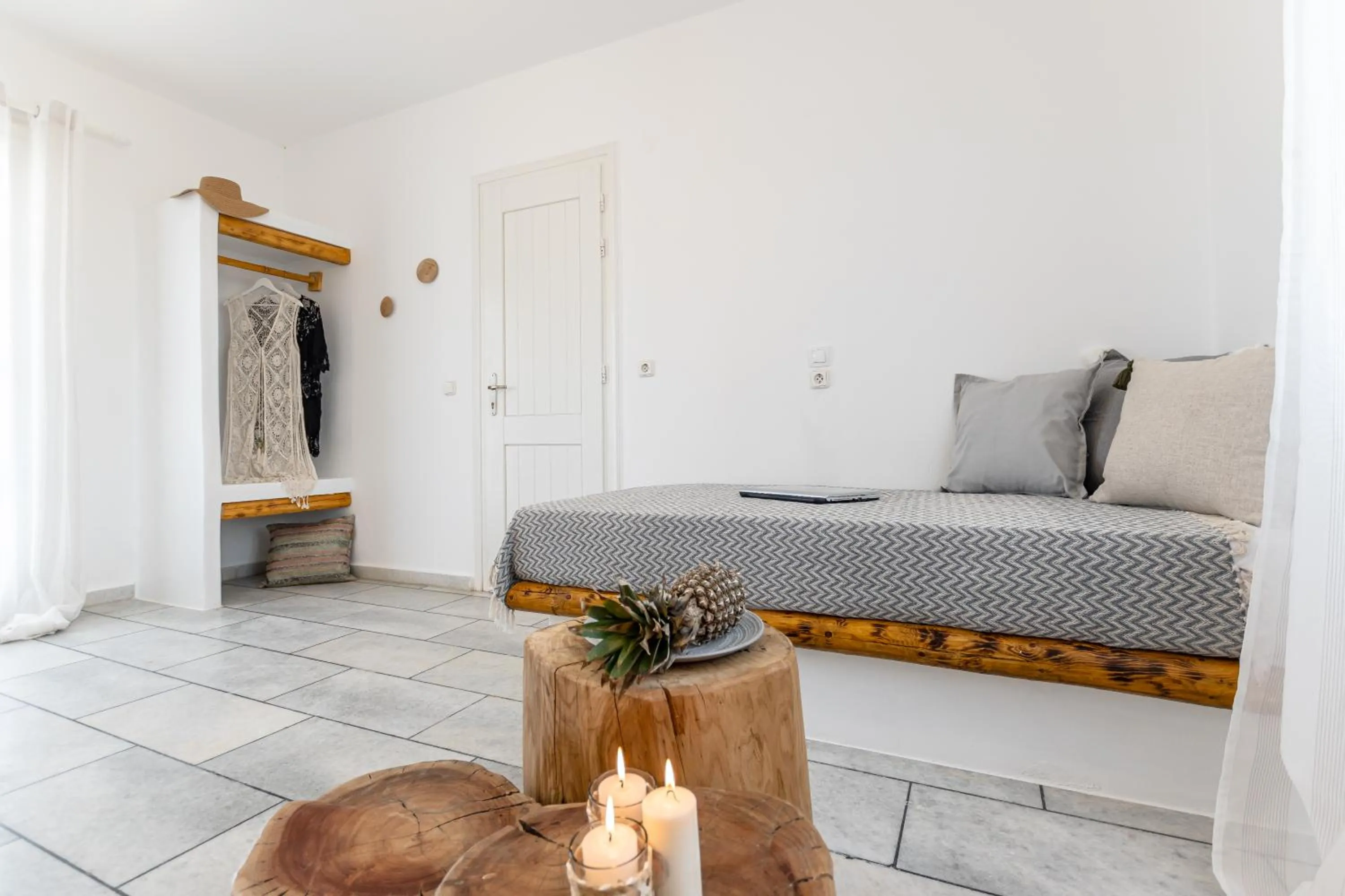 Staff, Bed in Naxian Serenity Suites