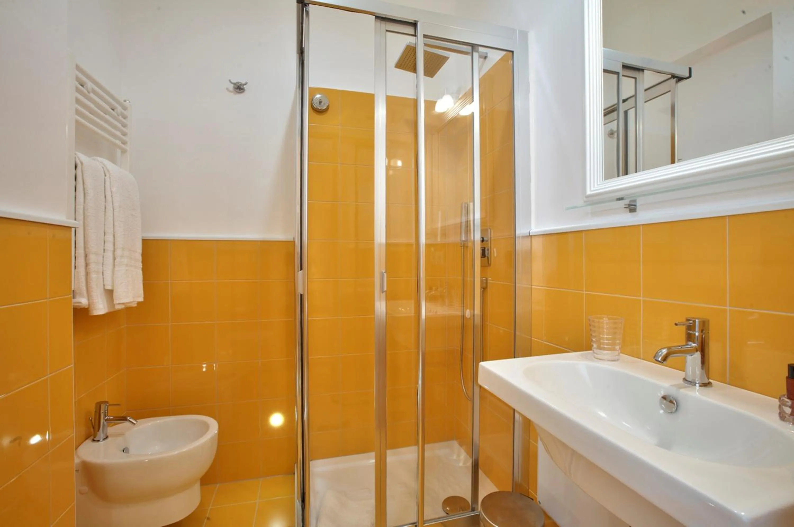 Shower in B&B Del Corso