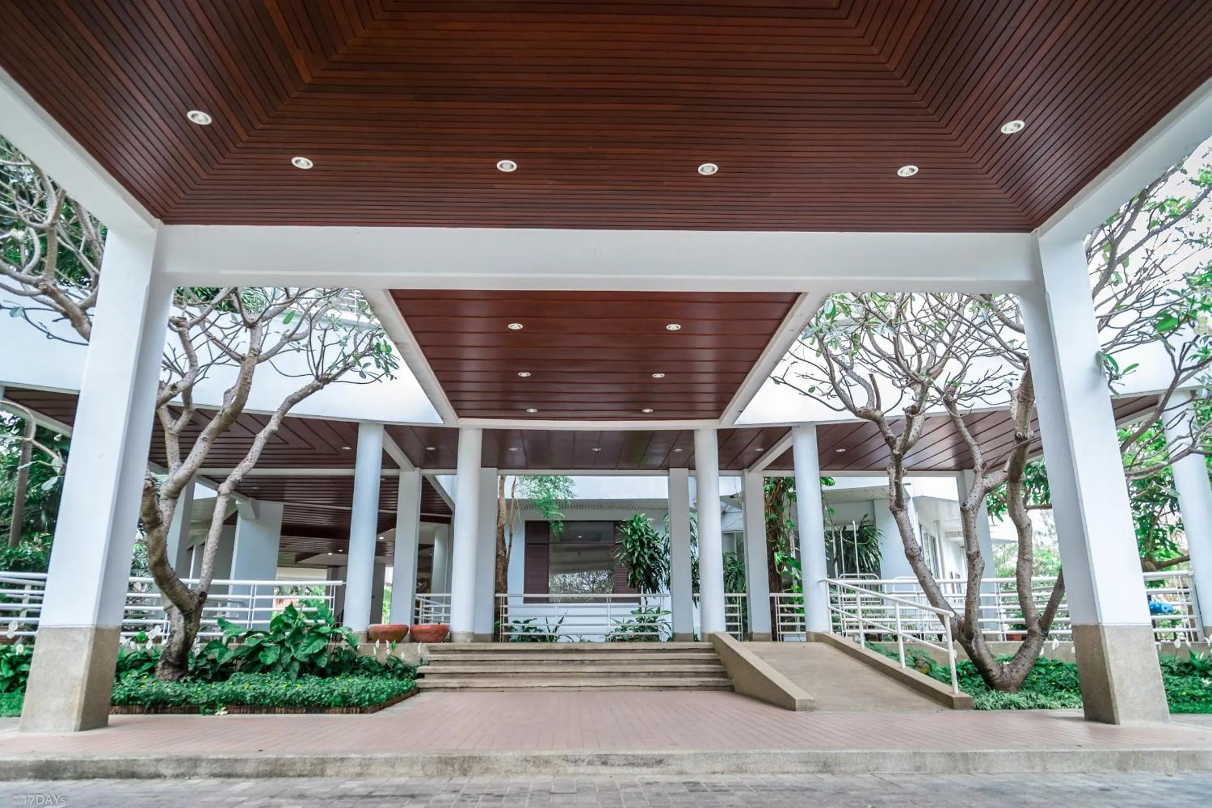 Sandy Beach Condo 17D