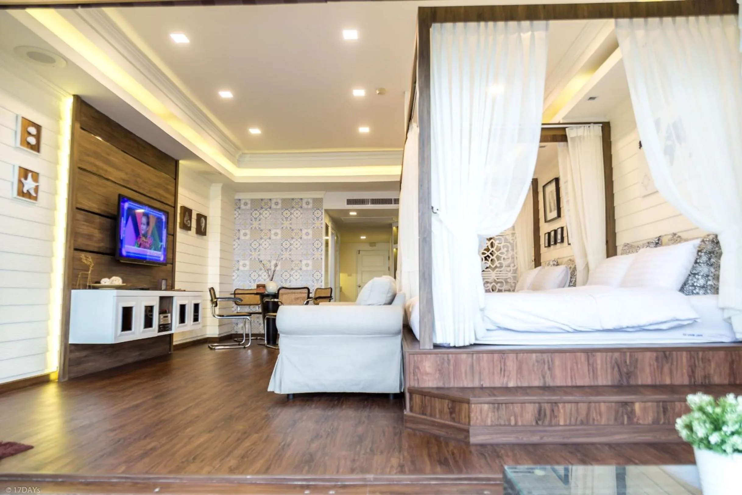 Photo of the whole room, Bed in Sandy Beach Condo 17D